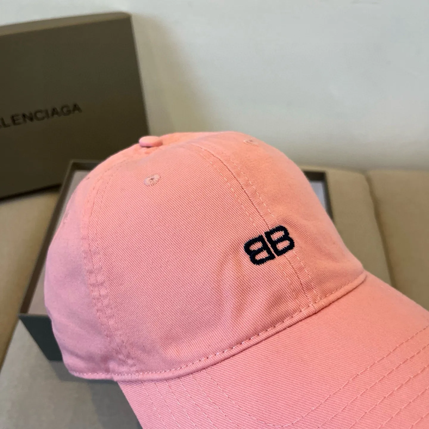 P60 BALENCIAGA new logo baseball cap, cool colors, different styles for men and women, the first batch will be shipped first! A must-buy for Paris fans!