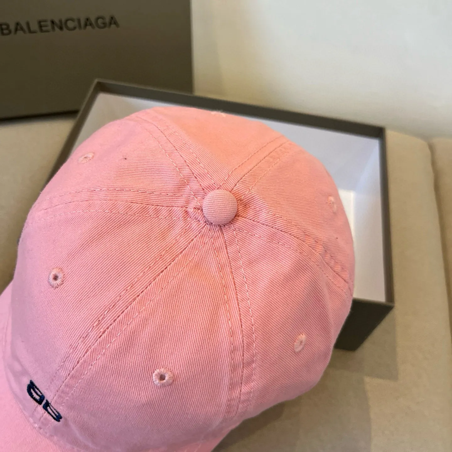 P60 BALENCIAGA new logo baseball cap, cool colors, different styles for men and women, the first batch will be shipped first! A must-buy for Paris fans!
