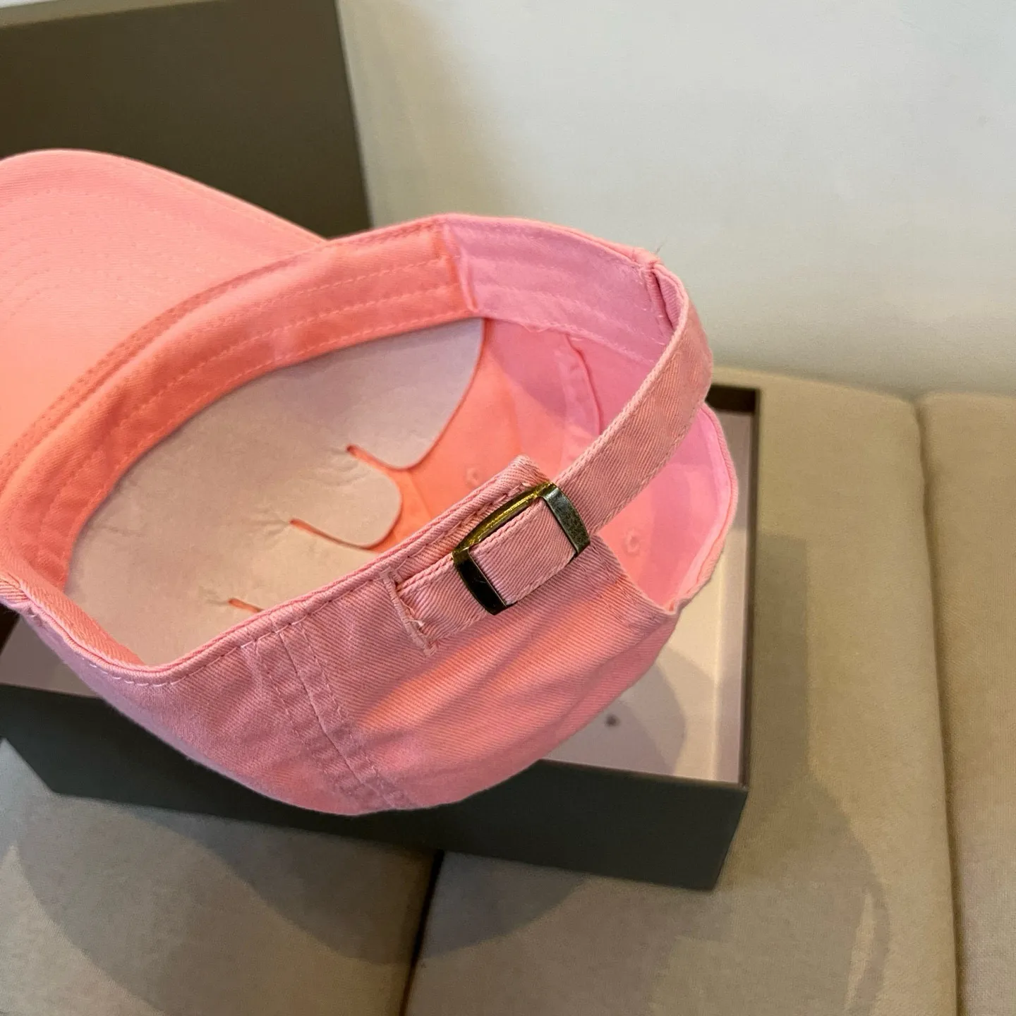 P60 BALENCIAGA new logo baseball cap, cool colors, different styles for men and women, the first batch will be shipped first! A must-buy for Paris fans!