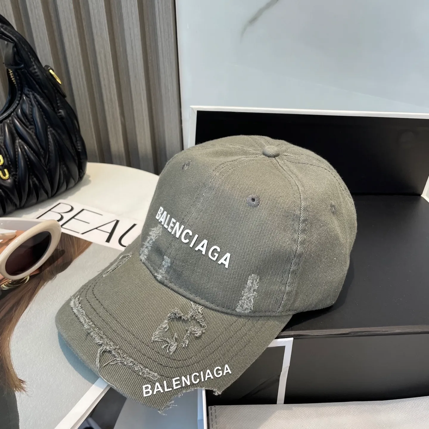 P60 BALENCIAGA new logo baseball cap, cool colors, different styles for men and women, the first batch will be shipped first! A must-buy for Paris fans!