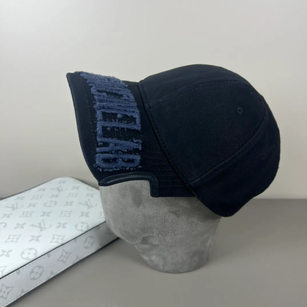 60💰BALENCIAGA Balenciaga’s new logo baseball cap, cool colors, different styles for men and women, the first batch will be shipped first! A must-buy for Paris fans!