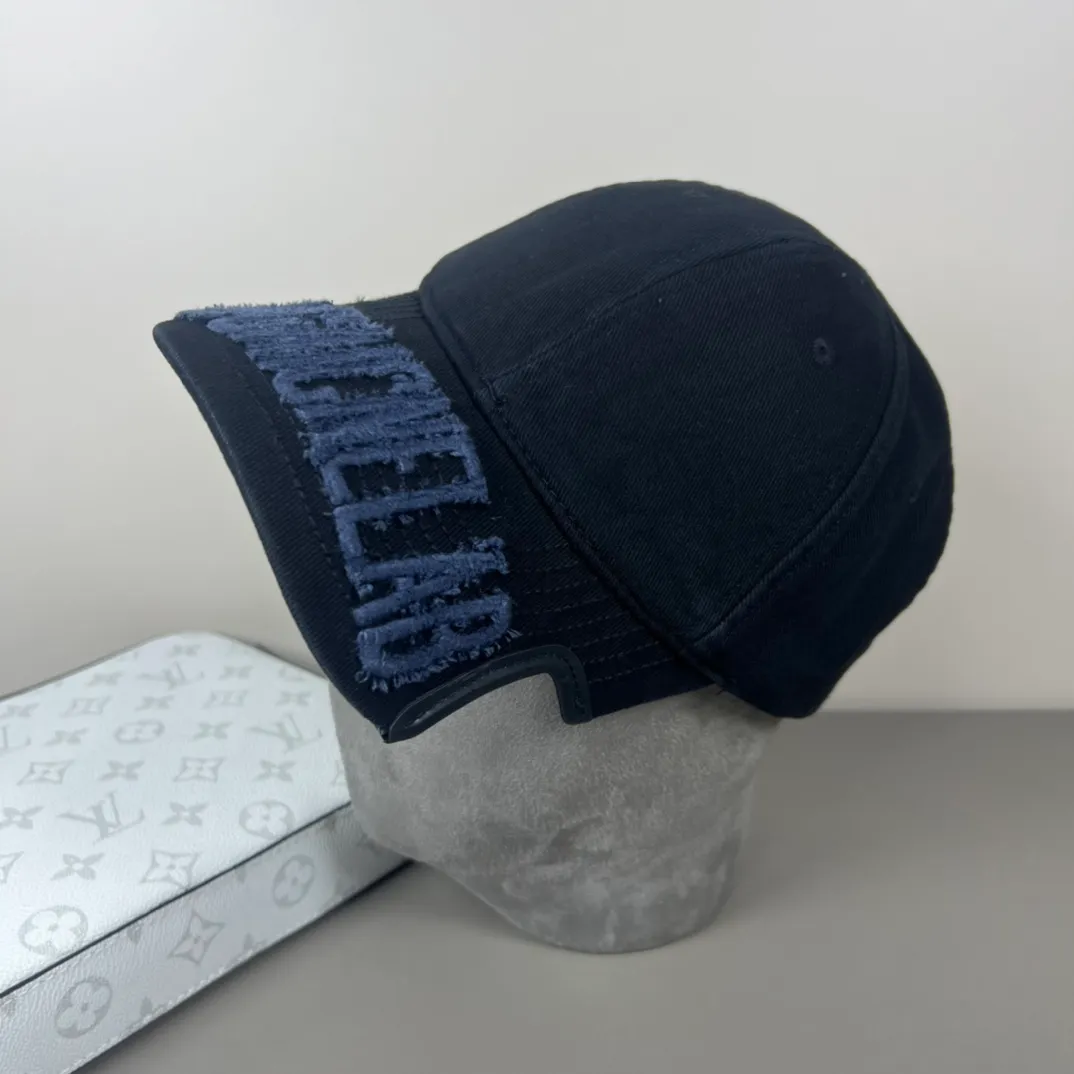 60💰BALENCIAGA Balenciaga’s new logo baseball cap, cool colors, different styles for men and women, the first batch will be shipped first! A must-buy for Paris fans!