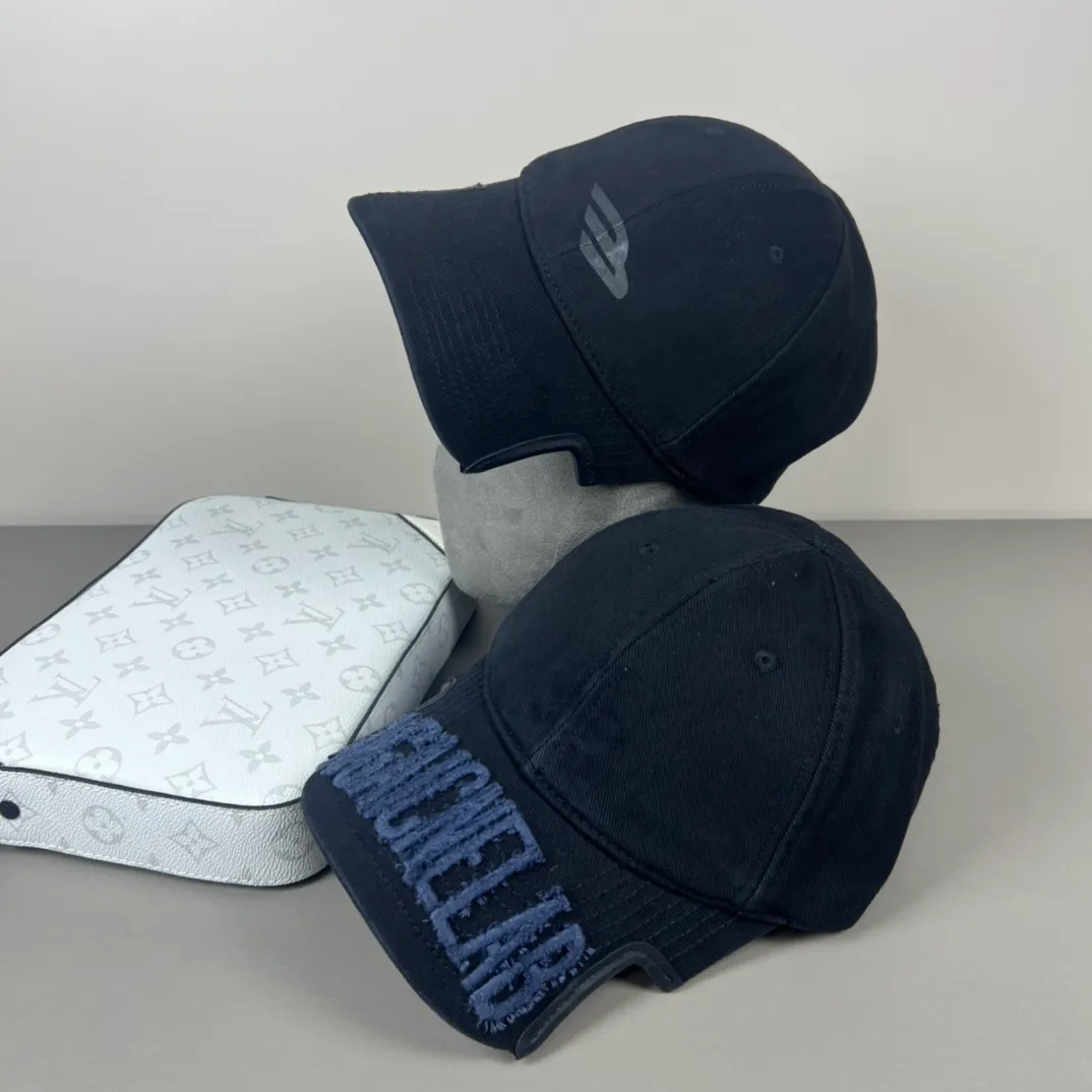60💰BALENCIAGA Balenciaga’s new logo baseball cap, cool colors, different styles for men and women, the first batch will be shipped first! A must-buy for Paris fans!