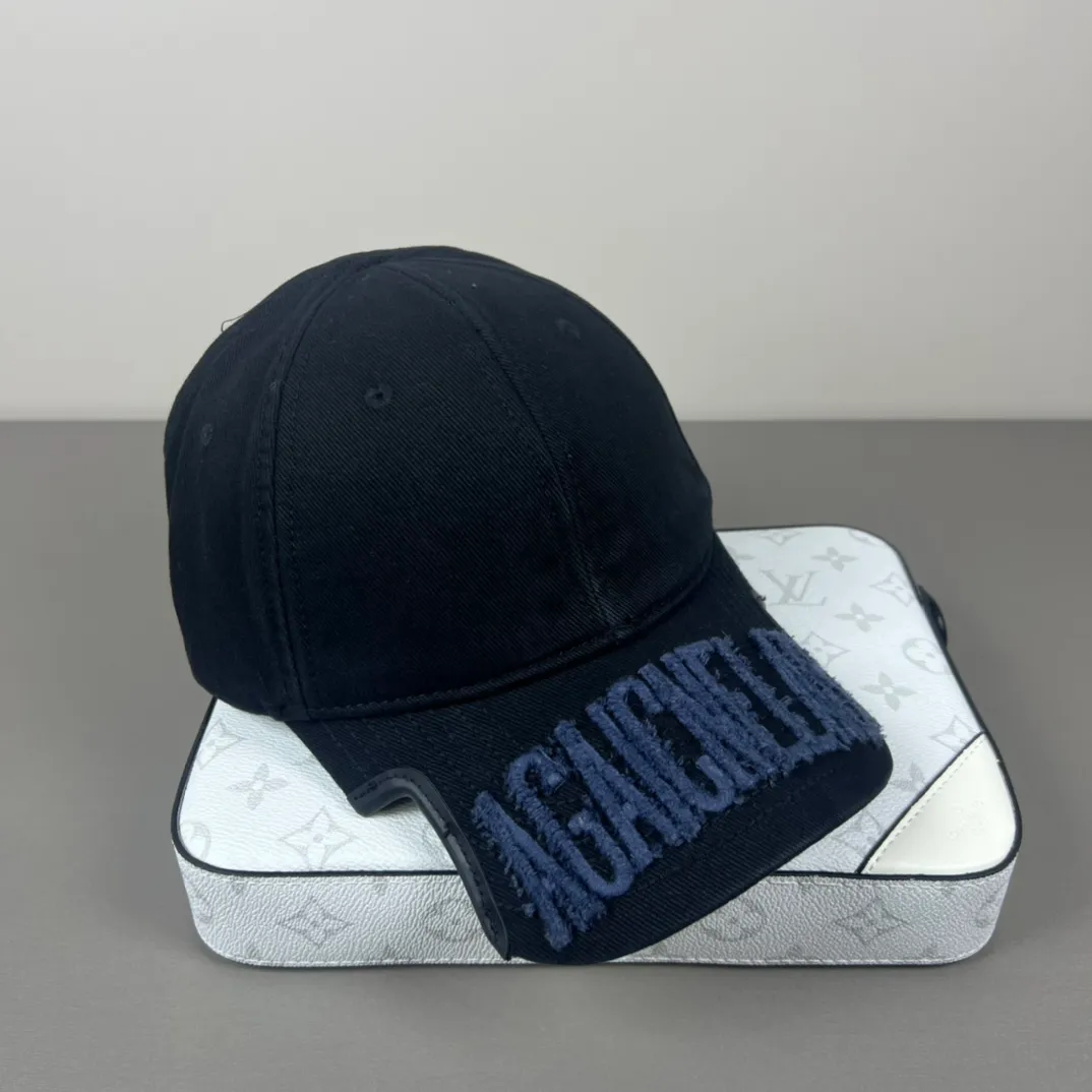 60💰BALENCIAGA Balenciaga’s new logo baseball cap, cool colors, different styles for men and women, the first batch will be shipped first! A must-buy for Paris fans!