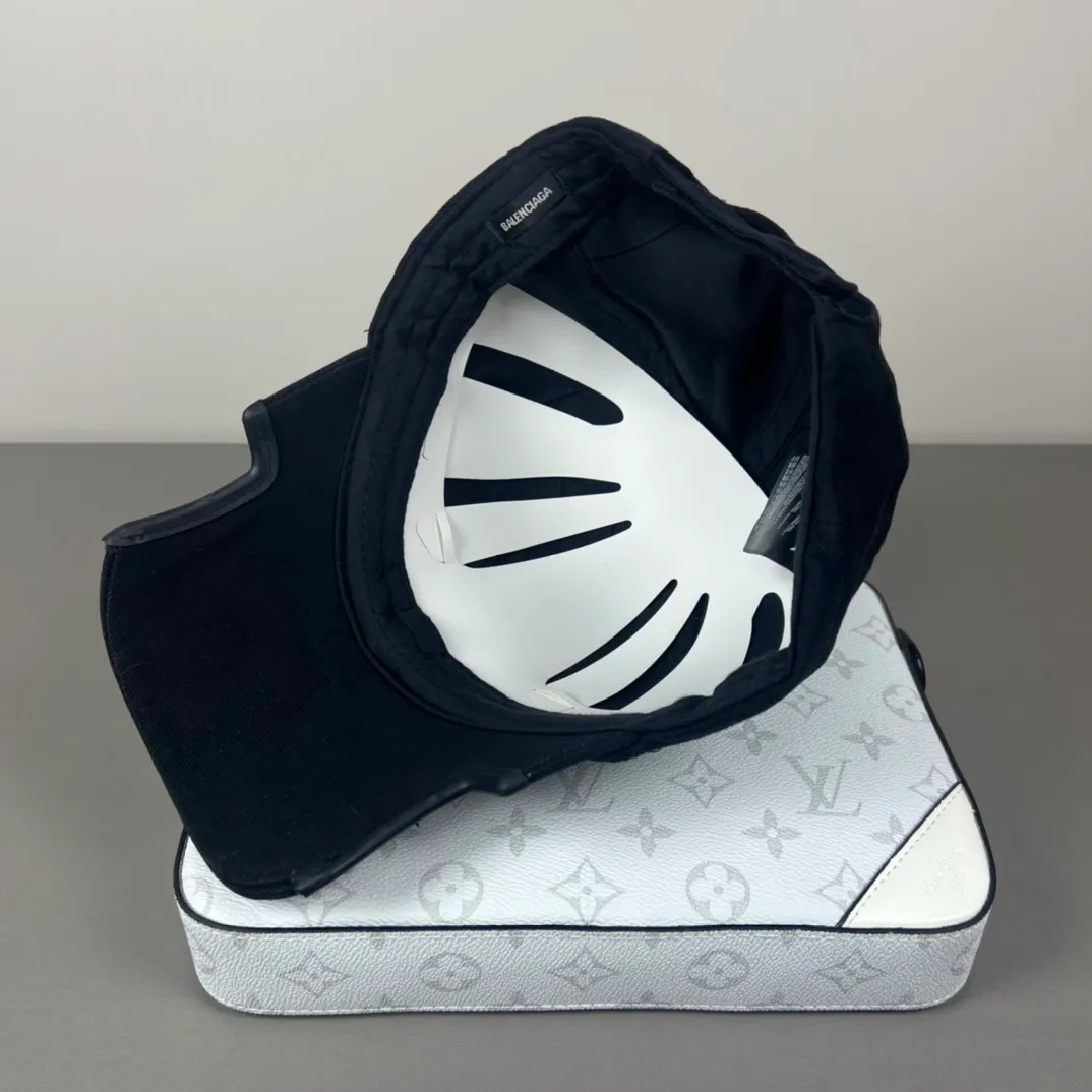 60💰BALENCIAGA Balenciaga’s new logo baseball cap, cool colors, different styles for men and women, the first batch will be shipped first! A must-buy for Paris fans!