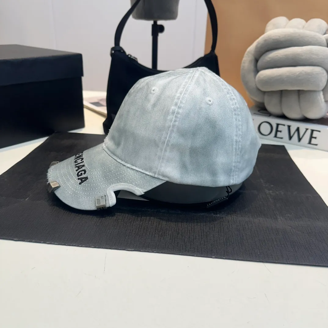 P70 Balenclaga new baseball cap, ready for delivery in seconds🧢Simple, fashionable, super invincible and beautiful hat! Couple style! The advantages of the original product compared to other hats,