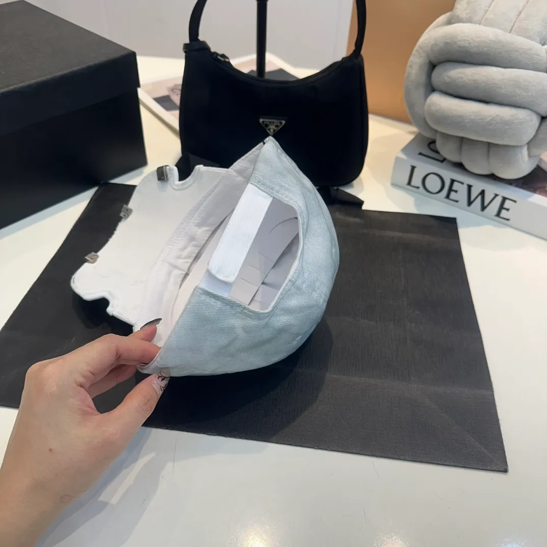 P70 Balenclaga new baseball cap, ready for delivery in seconds🧢Simple, fashionable, super invincible and beautiful hat! Couple style! The advantages of the original product compared to other hats,