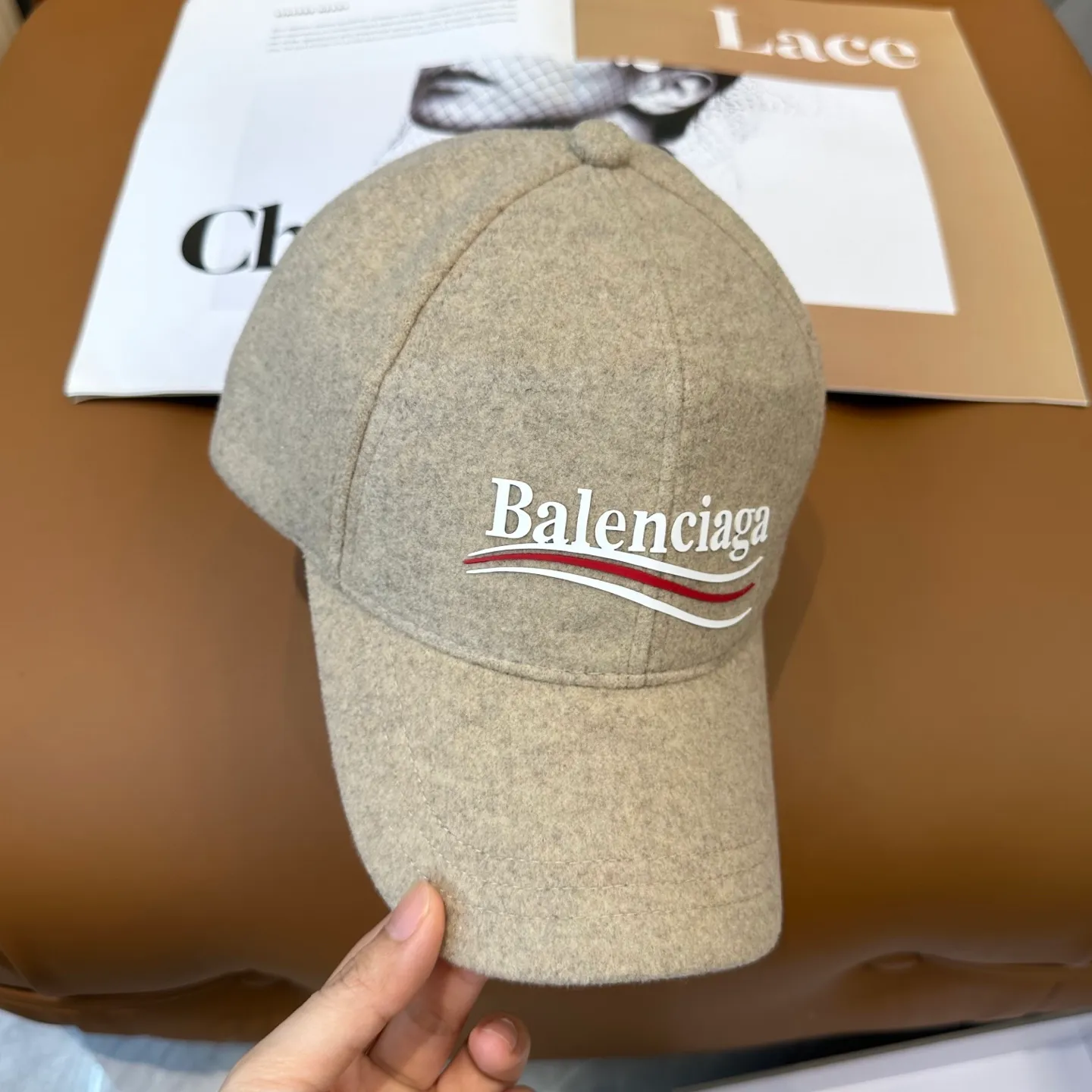 P66 Balenciaga's new autumn and winter woolen baseball cap💋💋 The baseball cap that is most commonly worn daily. The gray color often matches the look👀 It is very good for daily commuting or city boy sweeping the streets.