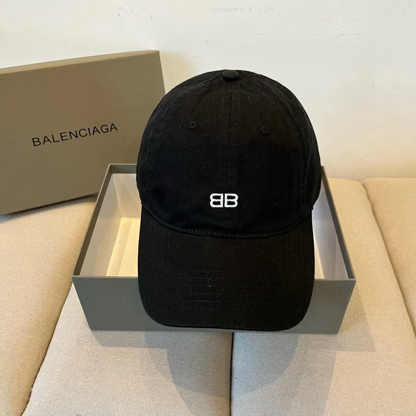 P60 BALENCIAGA new logo baseball cap, cool colors, different styles for men and women, the first batch will be shipped first! A must-buy for Paris fans!