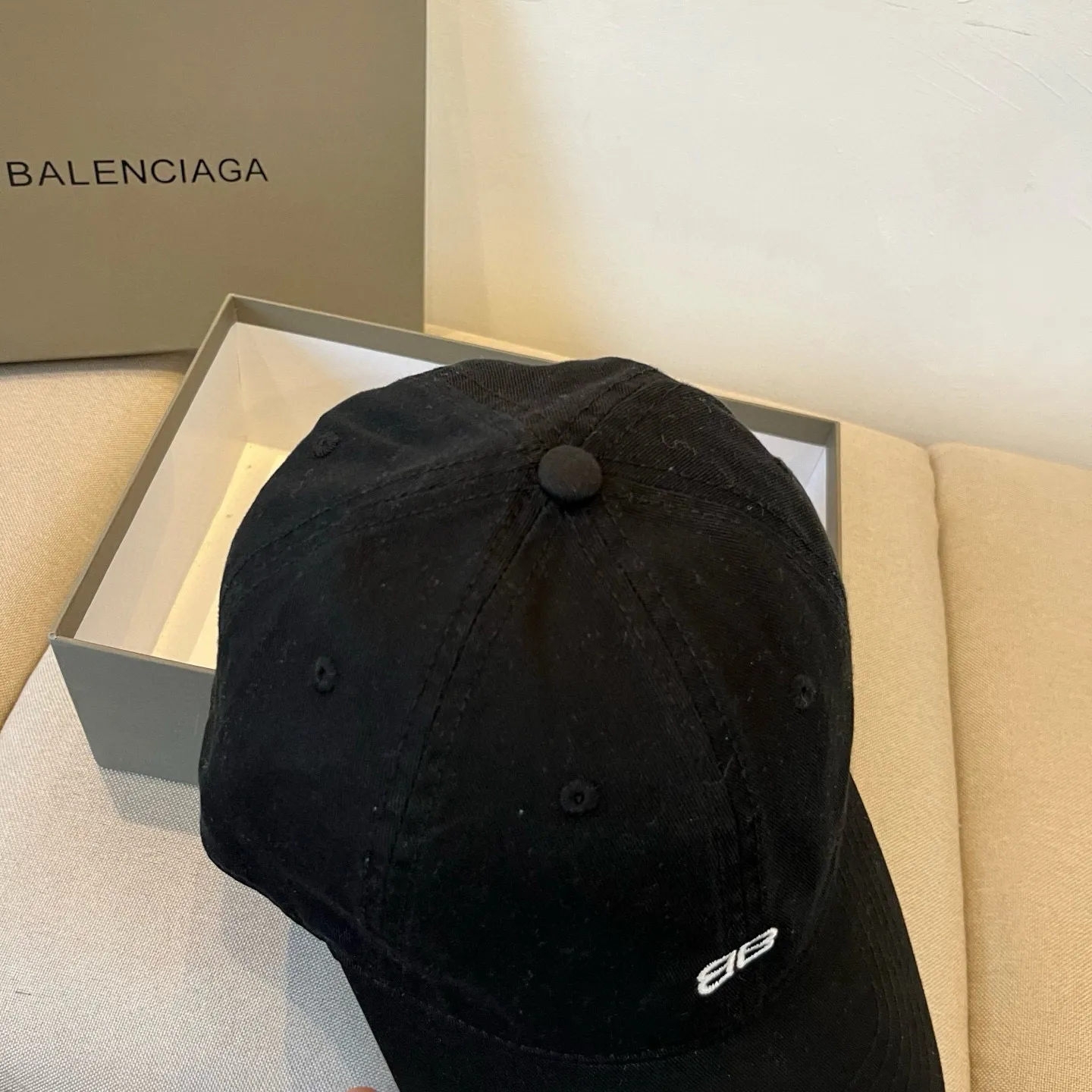 P60 BALENCIAGA new logo baseball cap, cool colors, different styles for men and women, the first batch will be shipped first! A must-buy for Paris fans!