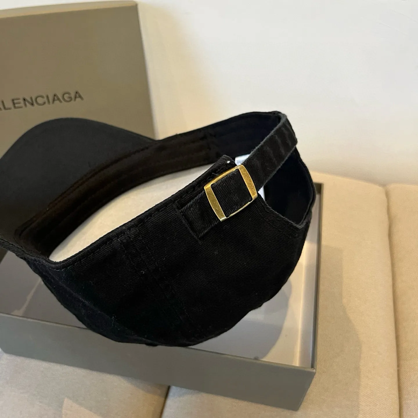 P60 BALENCIAGA new logo baseball cap, cool colors, different styles for men and women, the first batch will be shipped first! A must-buy for Paris fans!