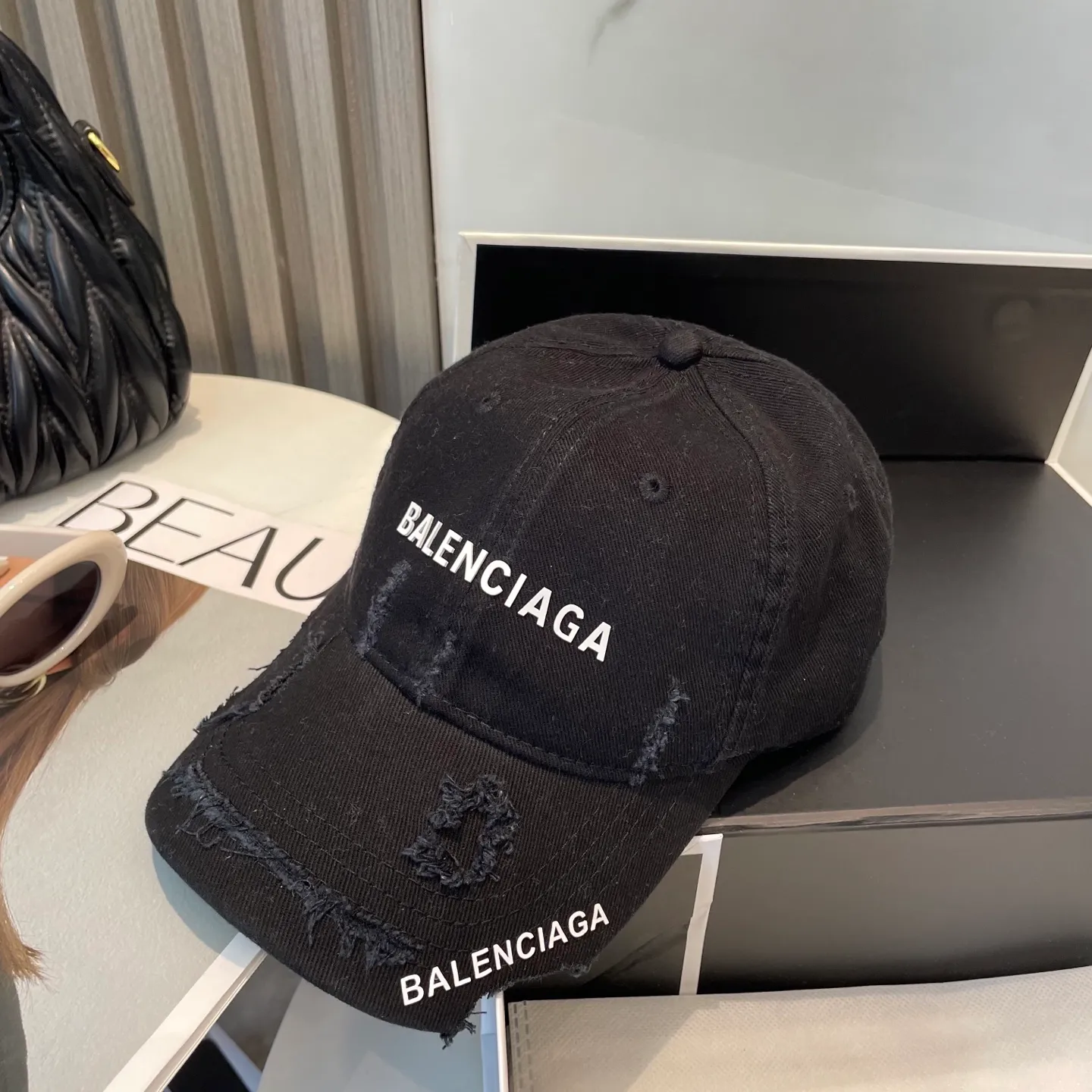 P70 BALENCIAGA new logo baseball cap, cool colors, different styles for men and women, the first batch will be shipped first! A must-buy for Paris fans!