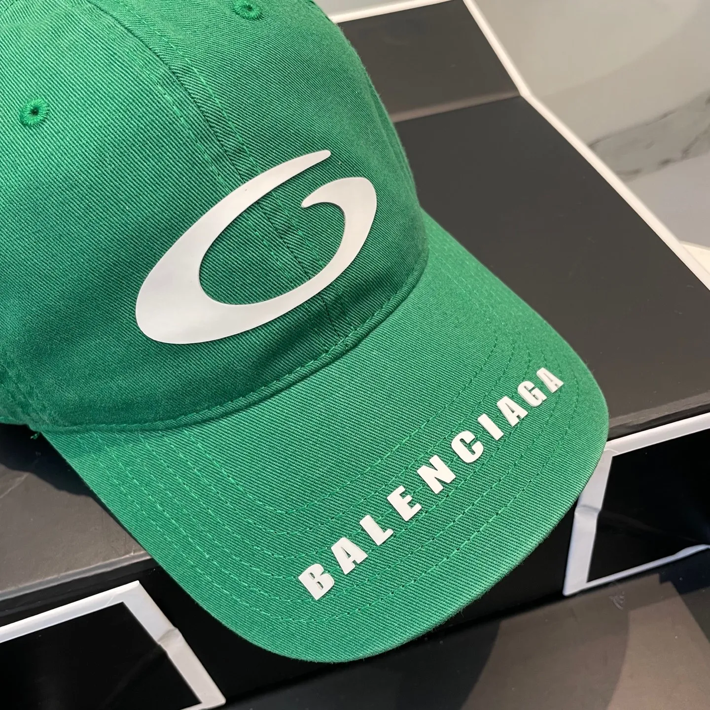 P60 BALENCIAGA 🆕Spring style new personalized baseball cap, high quality and excellent breathability, suitable for all seasons, high-value fashion item! Same style for men and women