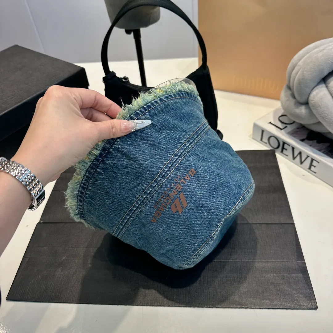 P70 Balenciaga denim bucket hat, head circumference 57cm