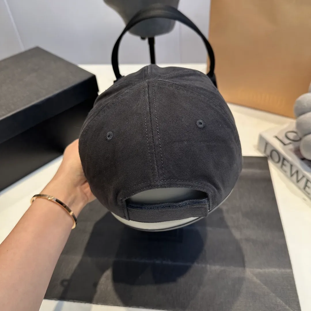 P70 Balenclaga new baseball cap, ready for delivery in seconds🧢Simple, fashionable, super invincible and beautiful hat! Couple style! Advantages of original items compared to other hats
