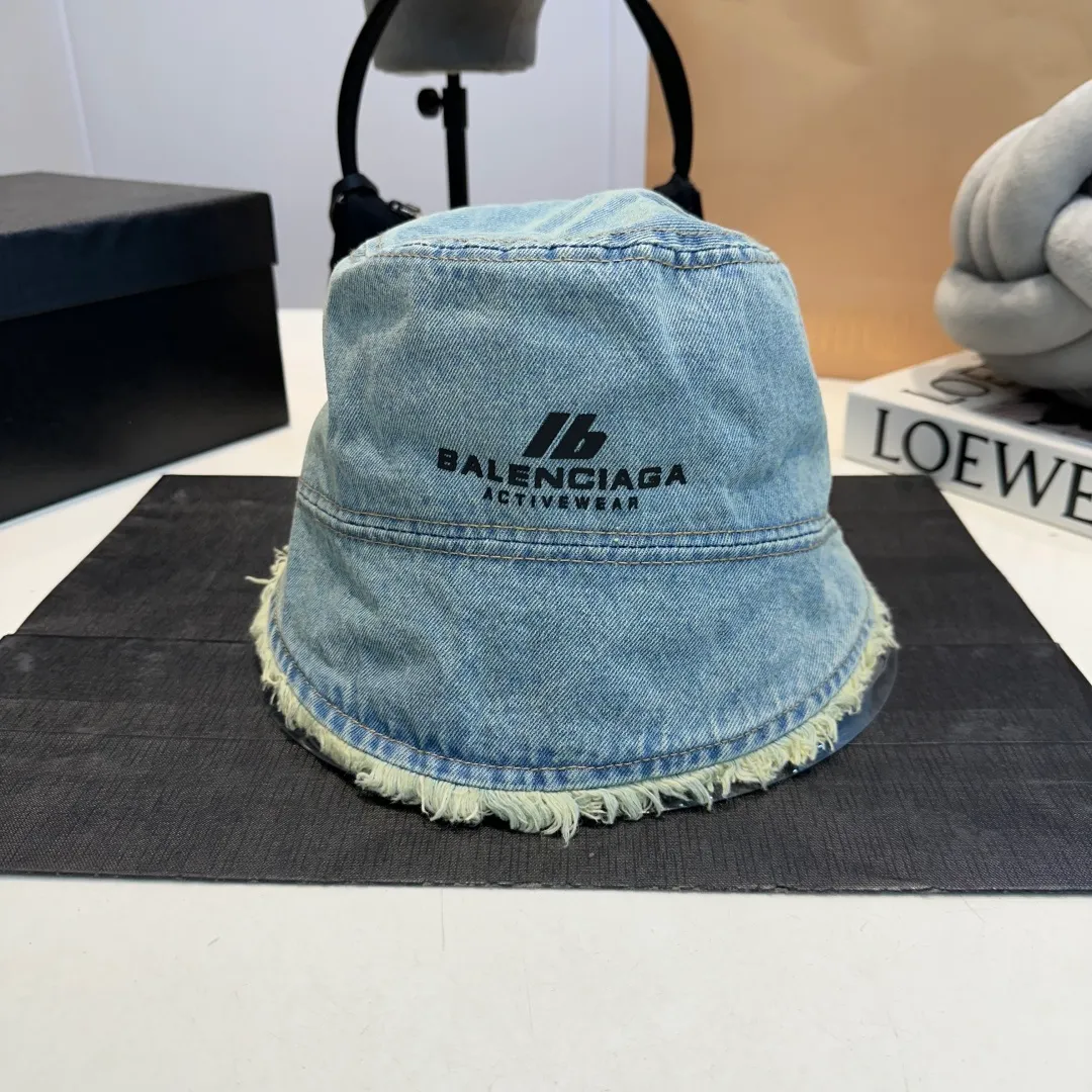 P70 Balenciaga denim bucket hat, head circumference 57cm