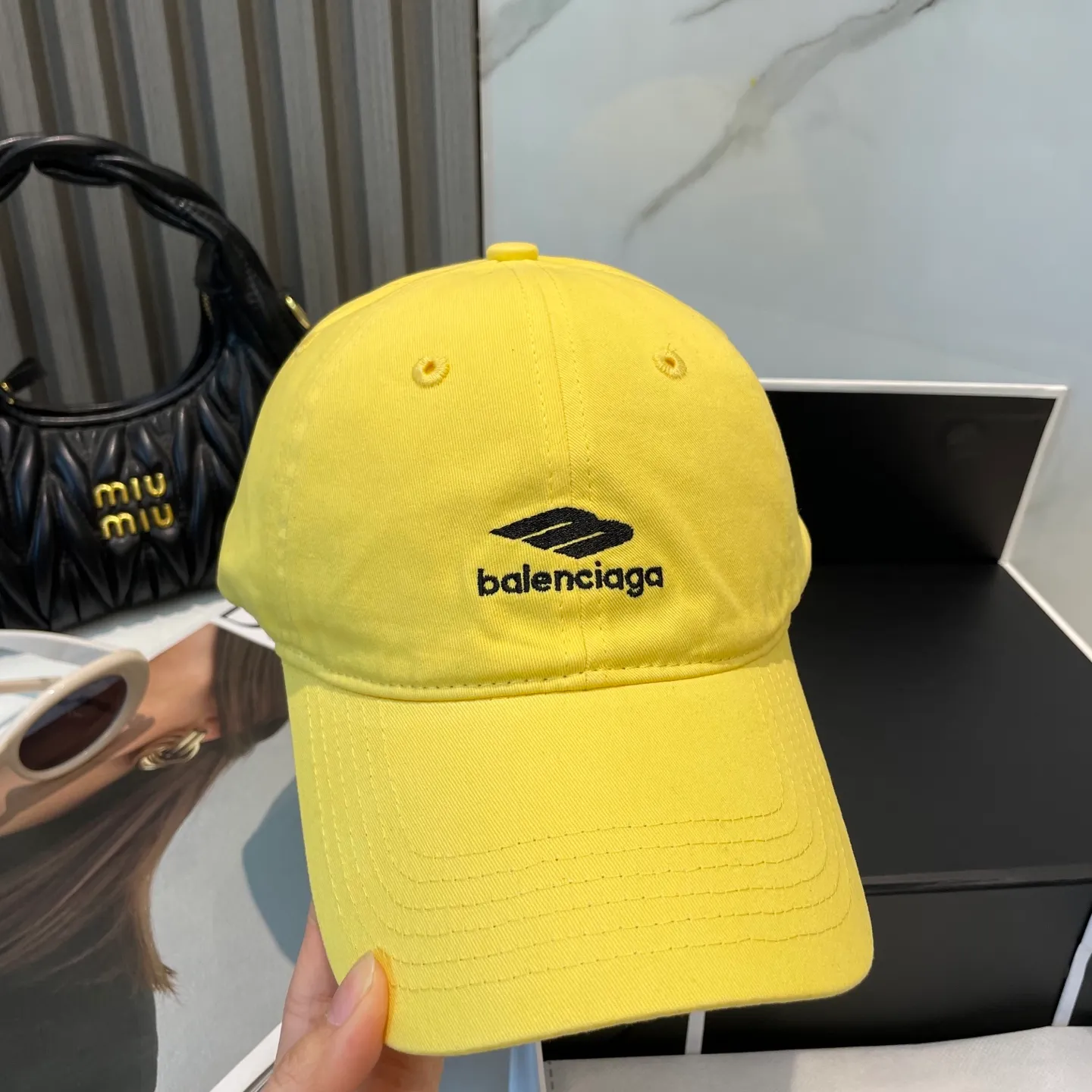 P56 BALENCIAGA Balenciaga's new embroidered logo baseball cap, cool colors, different styles for men and women, the first batch will be shipped first! A must-buy for Paris fans!