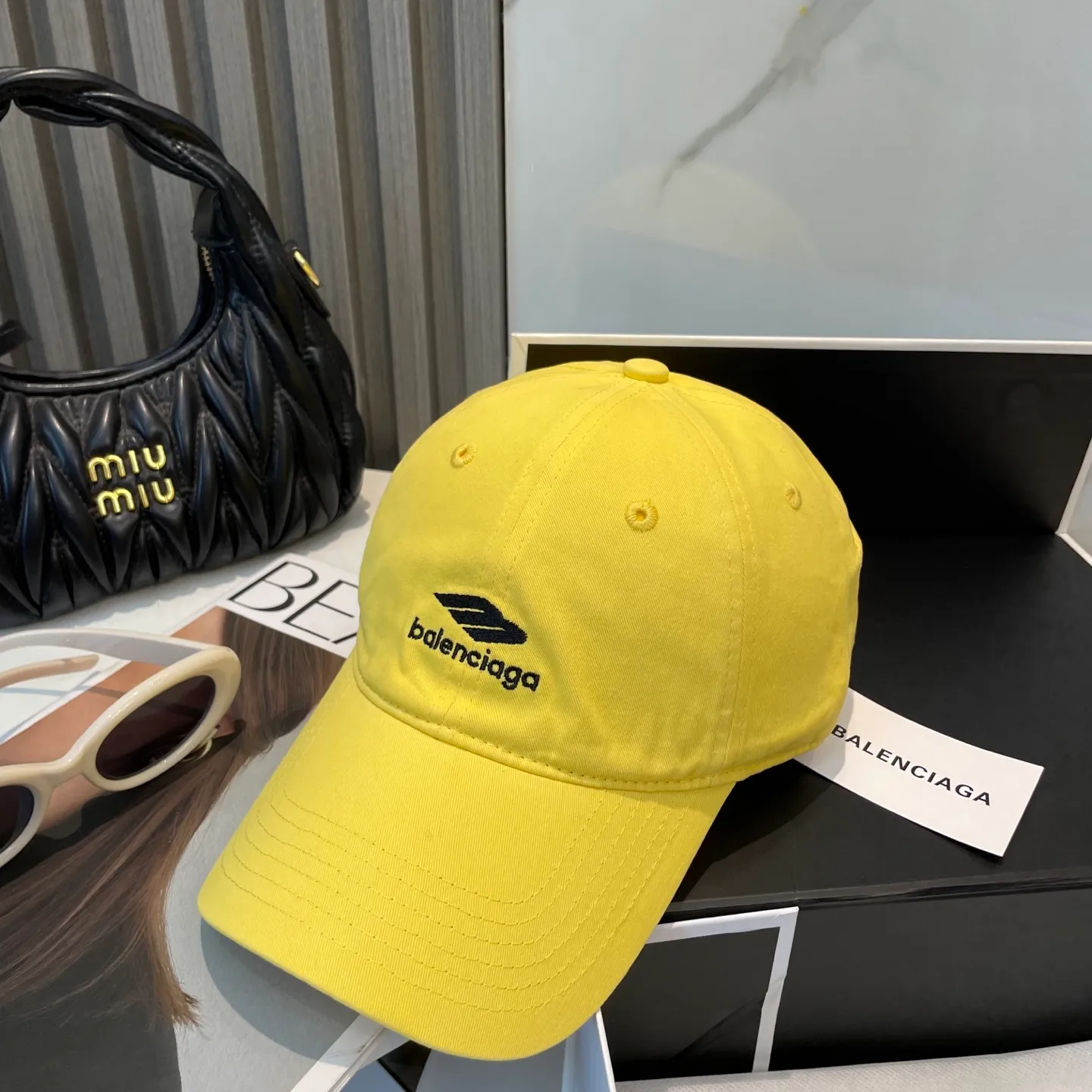 P56 BALENCIAGA Balenciaga's new embroidered logo baseball cap, cool colors, different styles for men and women, the first batch will be shipped first! A must-buy for Paris fans!