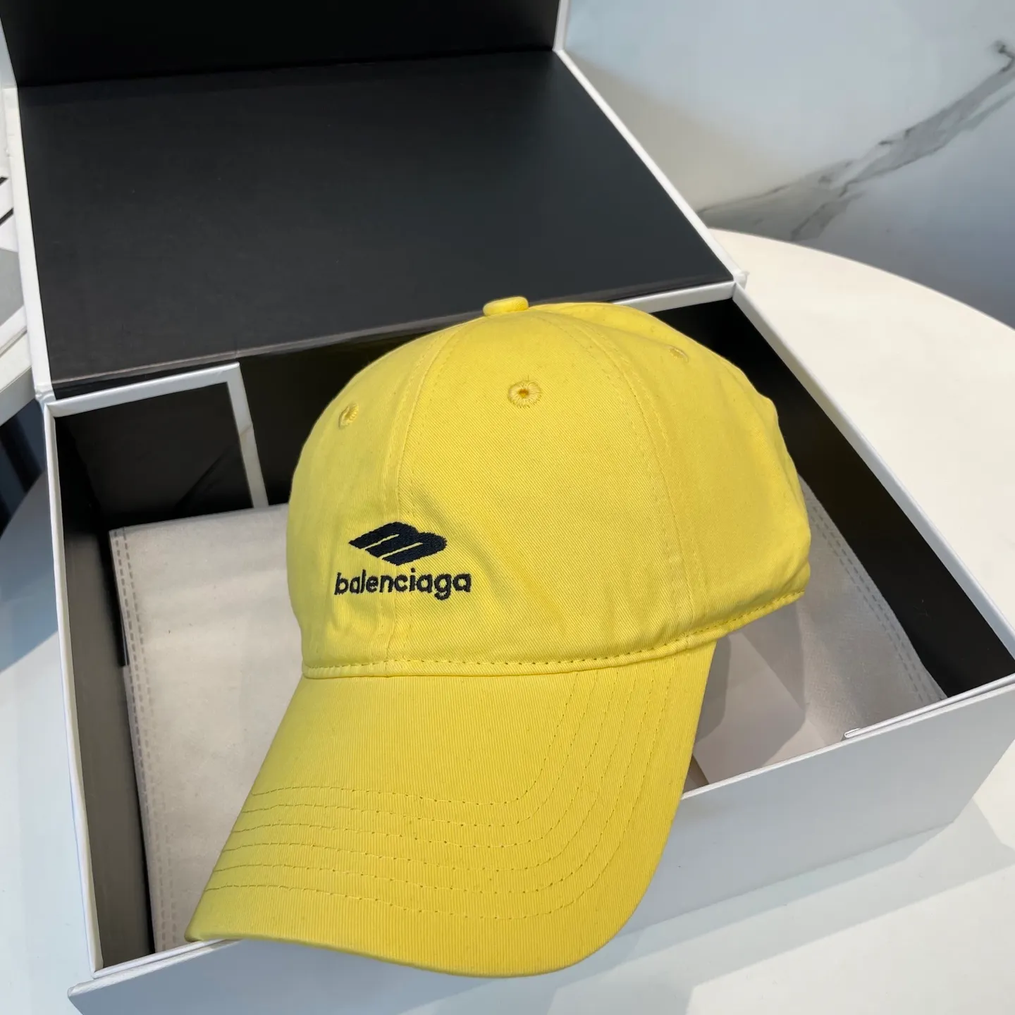 P56 BALENCIAGA Balenciaga's new embroidered logo baseball cap, cool colors, different styles for men and women, the first batch will be shipped first! A must-buy for Paris fans!