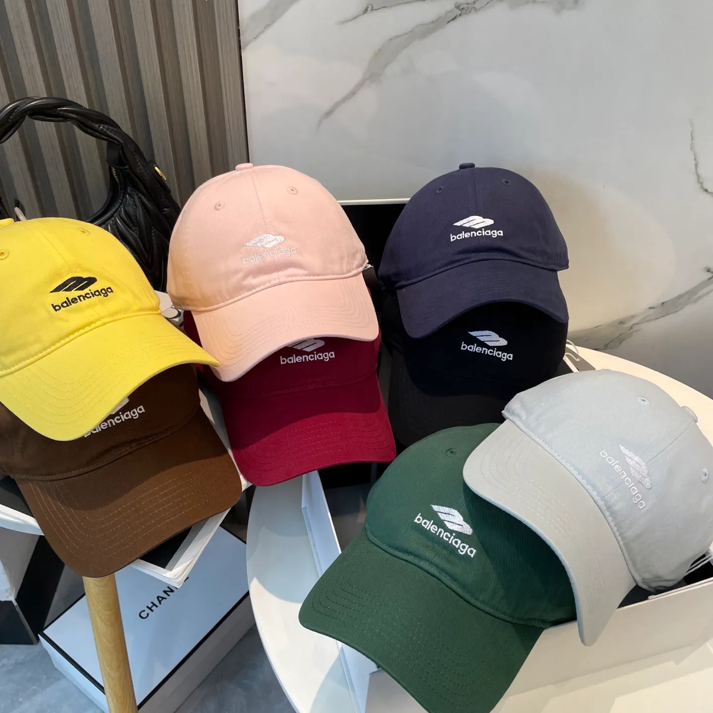 P56 BALENCIAGA Balenciaga's new embroidered logo baseball cap, cool colors, different styles for men and women, the first batch will be shipped first! A must-buy for Paris fans!