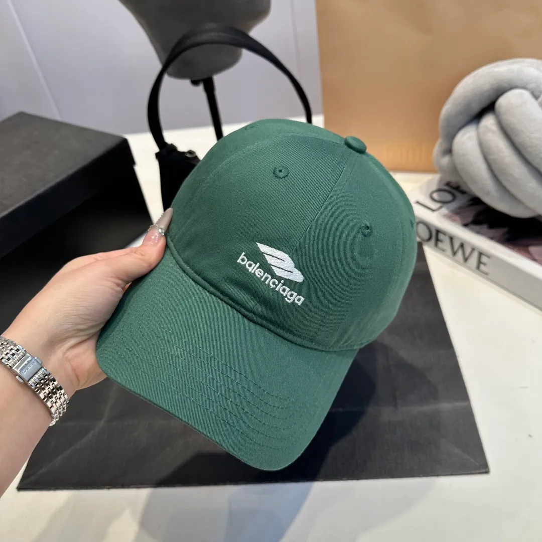 P60 Balenciaga Balenciaga's new baseball cap, personalized and old yuppie style, has a strong sense of design and is a must-have for fashionistas