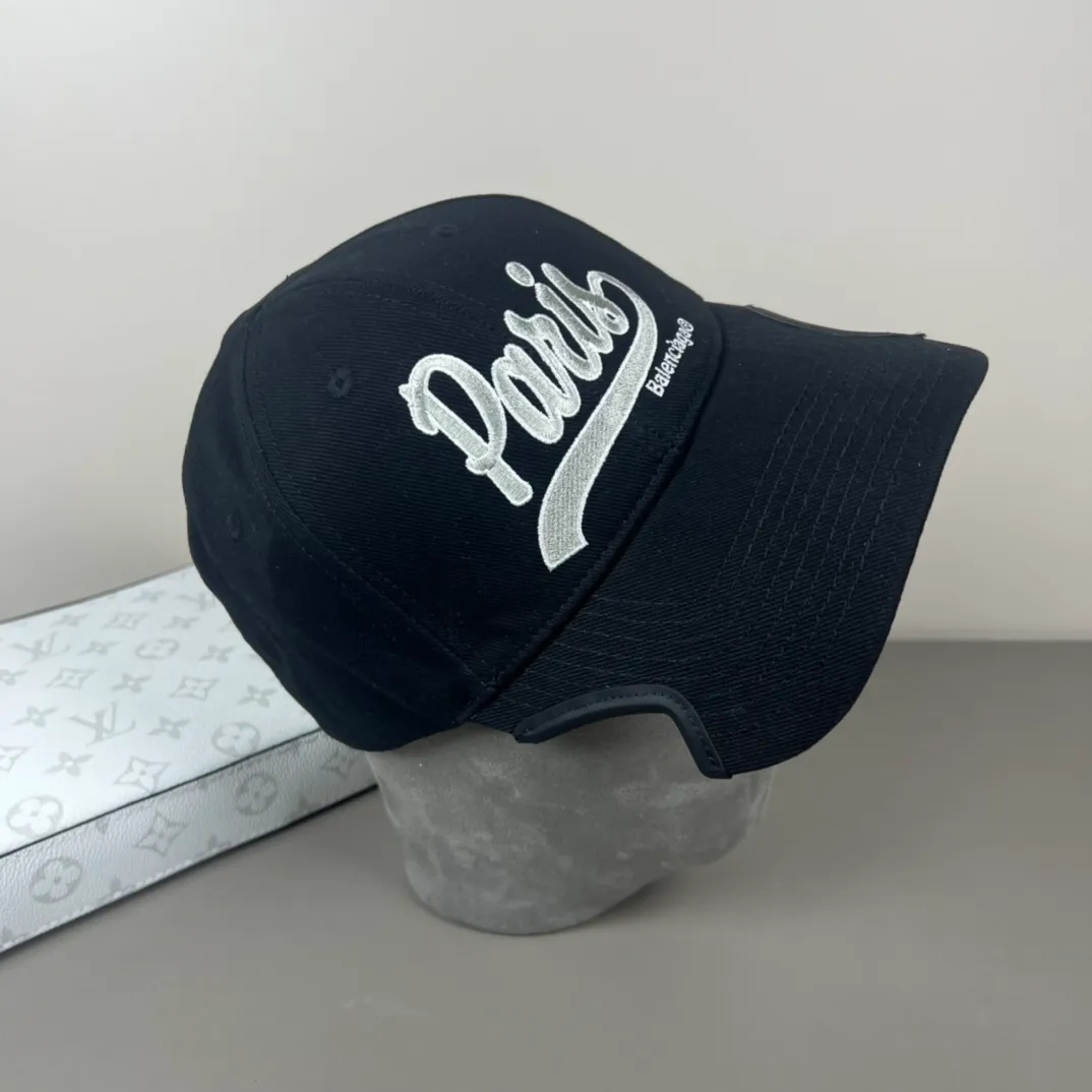 60💰BALENCIAGA Balenciaga’s new logo baseball cap, cool colors, different styles for men and women, the first batch will be shipped first! A must-buy for Paris fans!