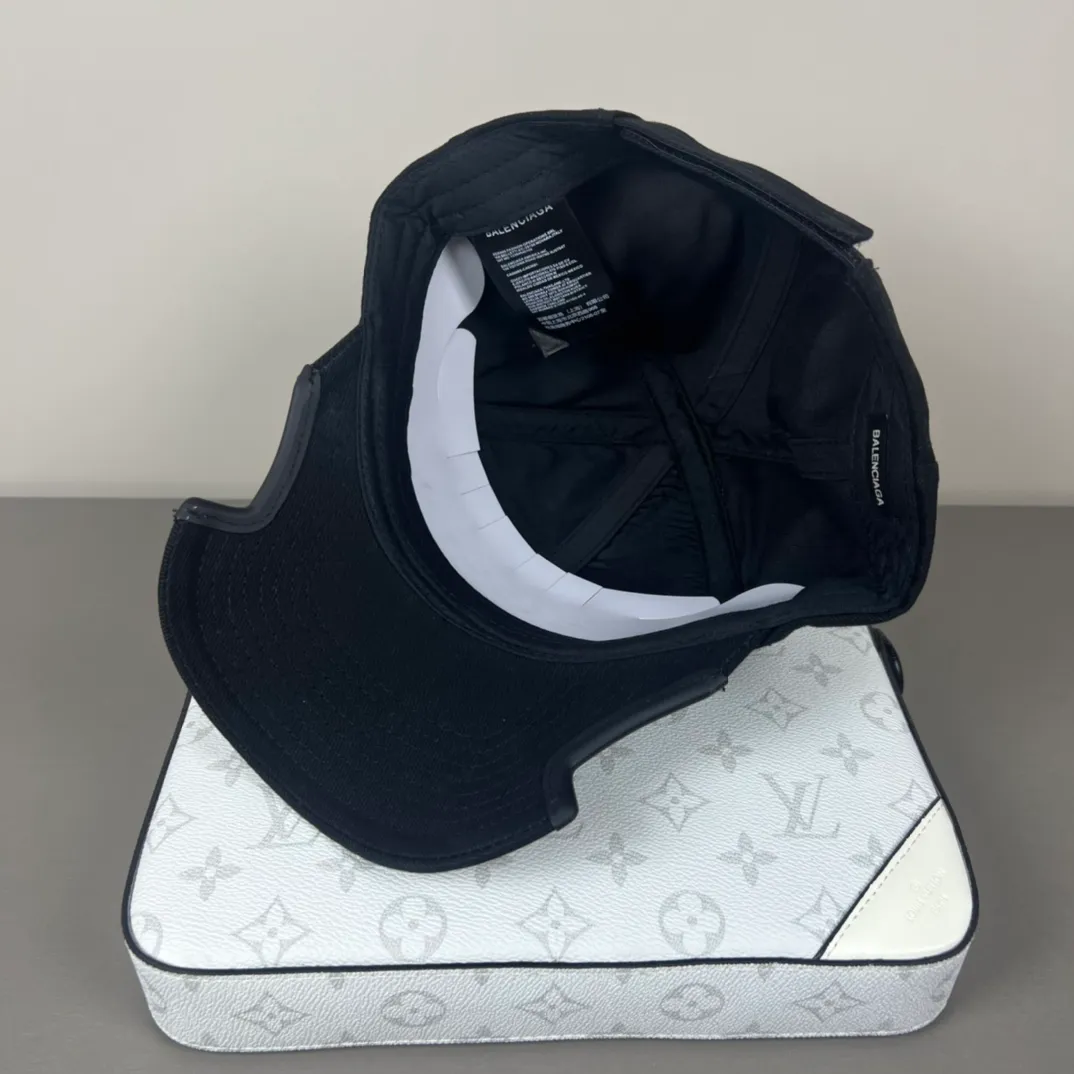 60💰BALENCIAGA Balenciaga’s new logo baseball cap, cool colors, different styles for men and women, the first batch will be shipped first! A must-buy for Paris fans!