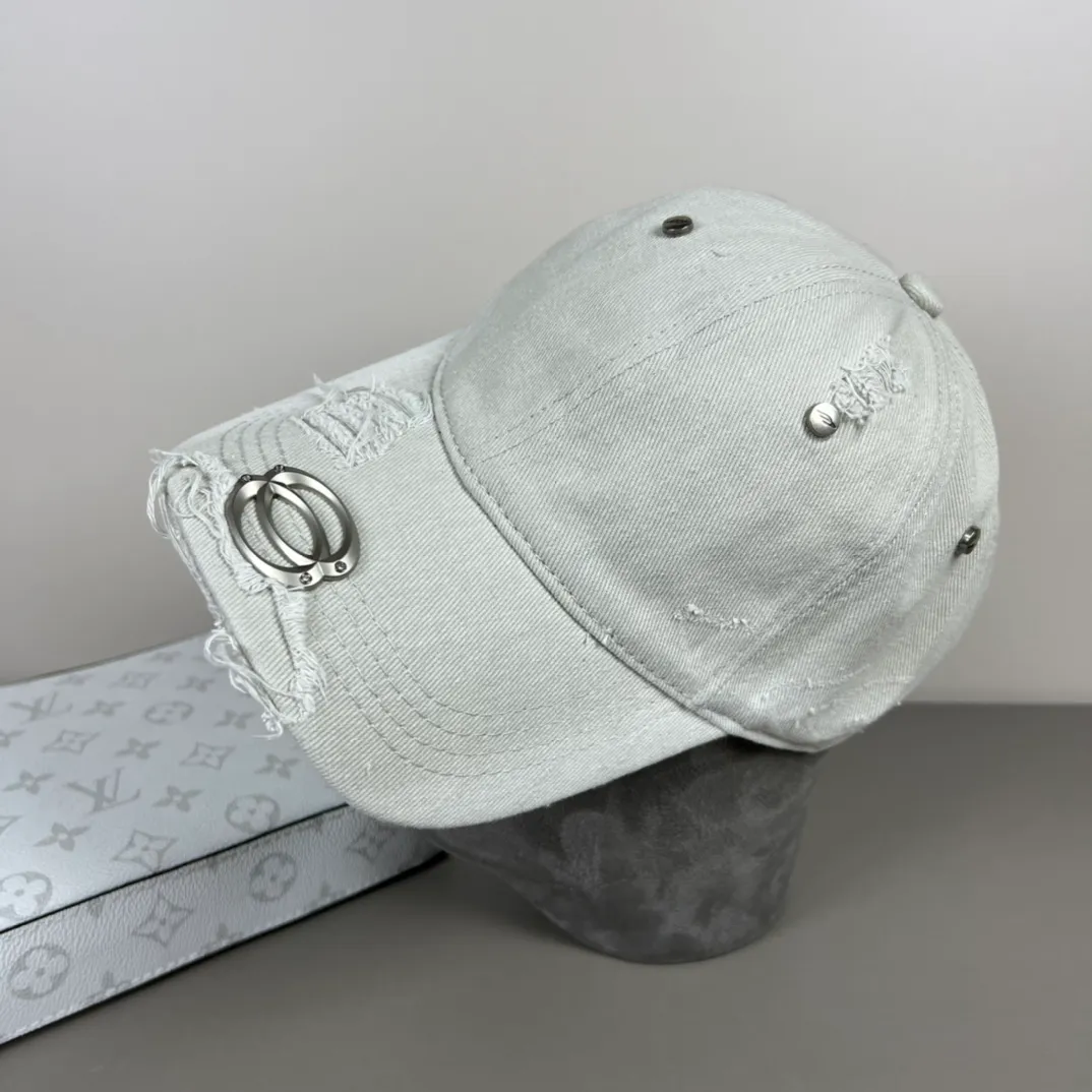 P70 BALENCIAGA new embroidered logo baseball cap, cool colors, different styles for men and women, the first batch will be shipped first! A must-buy for Paris fans!