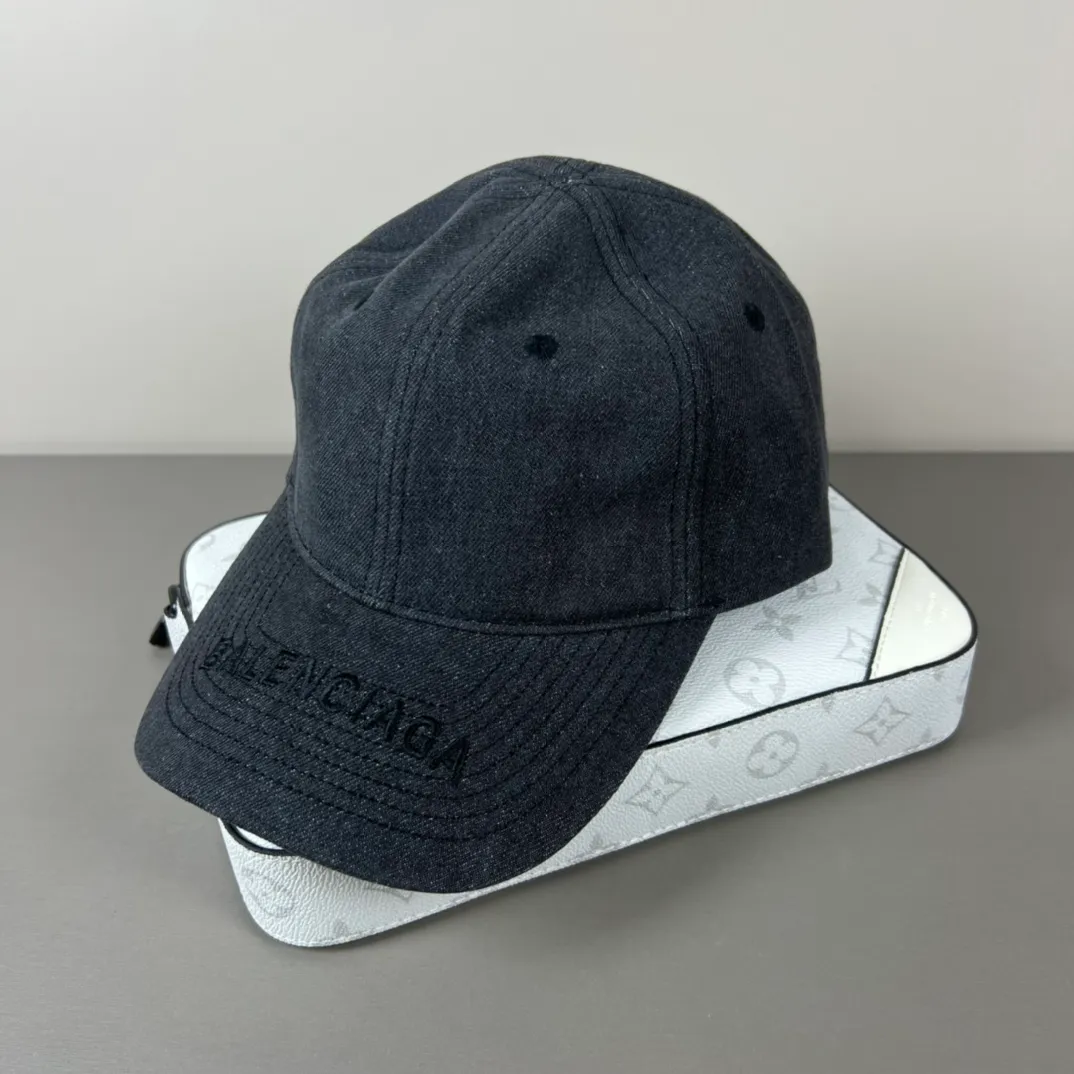 P56 Balenclaga official website new product Balenciaga new baseball cap ready for delivery in seconds🧢Simple, fashionable, super invincible and beautiful hat! Couple style! The advantages of the original product compared to other hats,