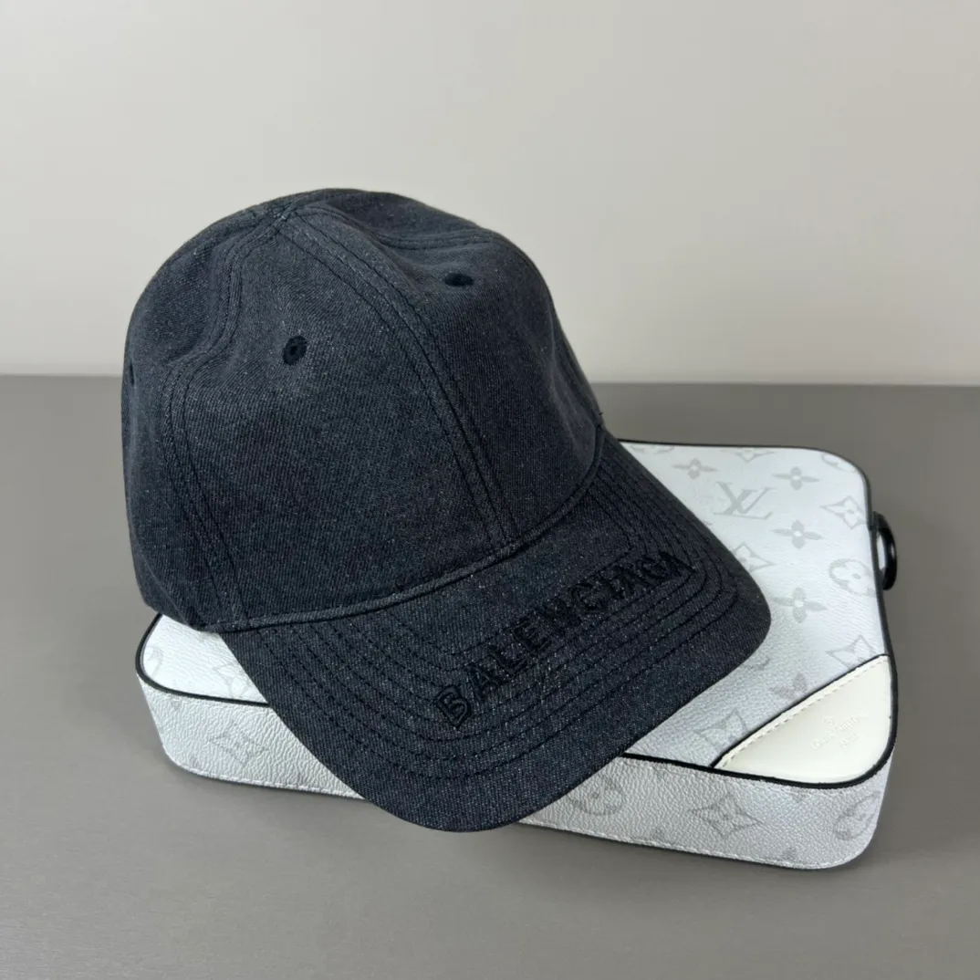 P56 Balenclaga official website new product Balenciaga new baseball cap ready for delivery in seconds🧢Simple, fashionable, super invincible and beautiful hat! Couple style! The advantages of the original product compared to other hats,