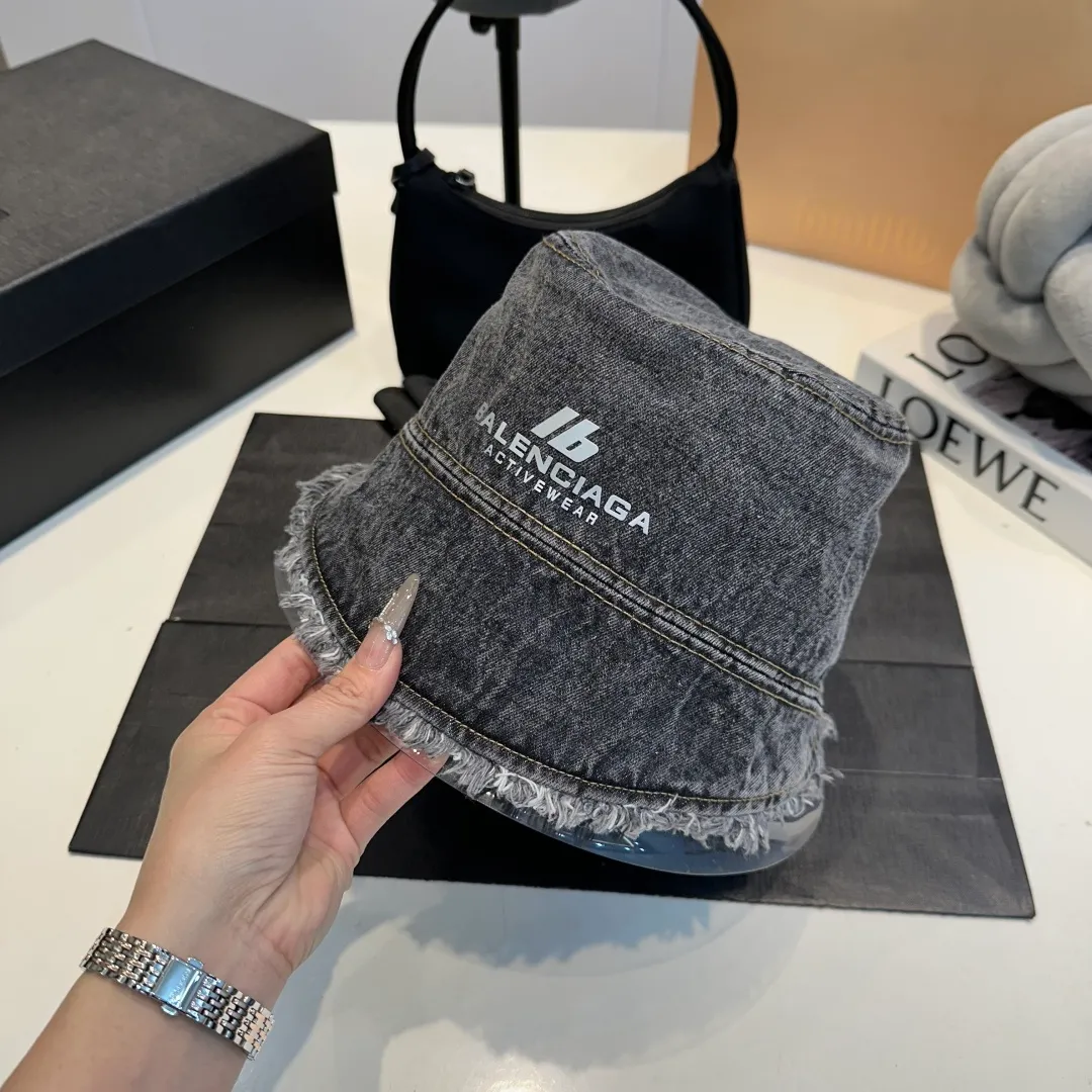 P80 Balenciaga denim bucket hat, head circumference 57cm