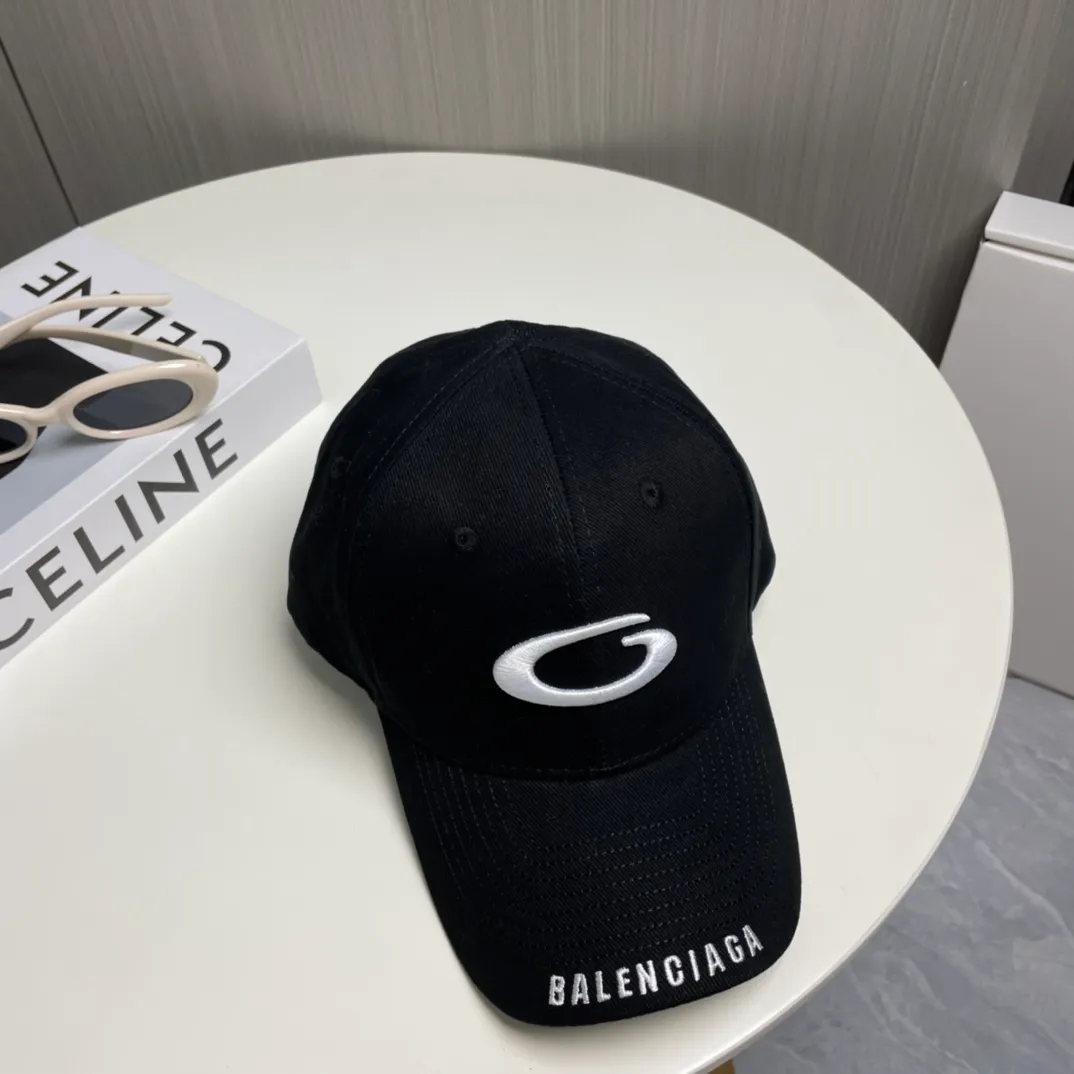 P60 new product Balencia*a new baseball cap with embroidered letters from Balenciaga, ready for delivery in seconds🧢Simple, fashionable, super invincible and beautiful hat! Couple style!