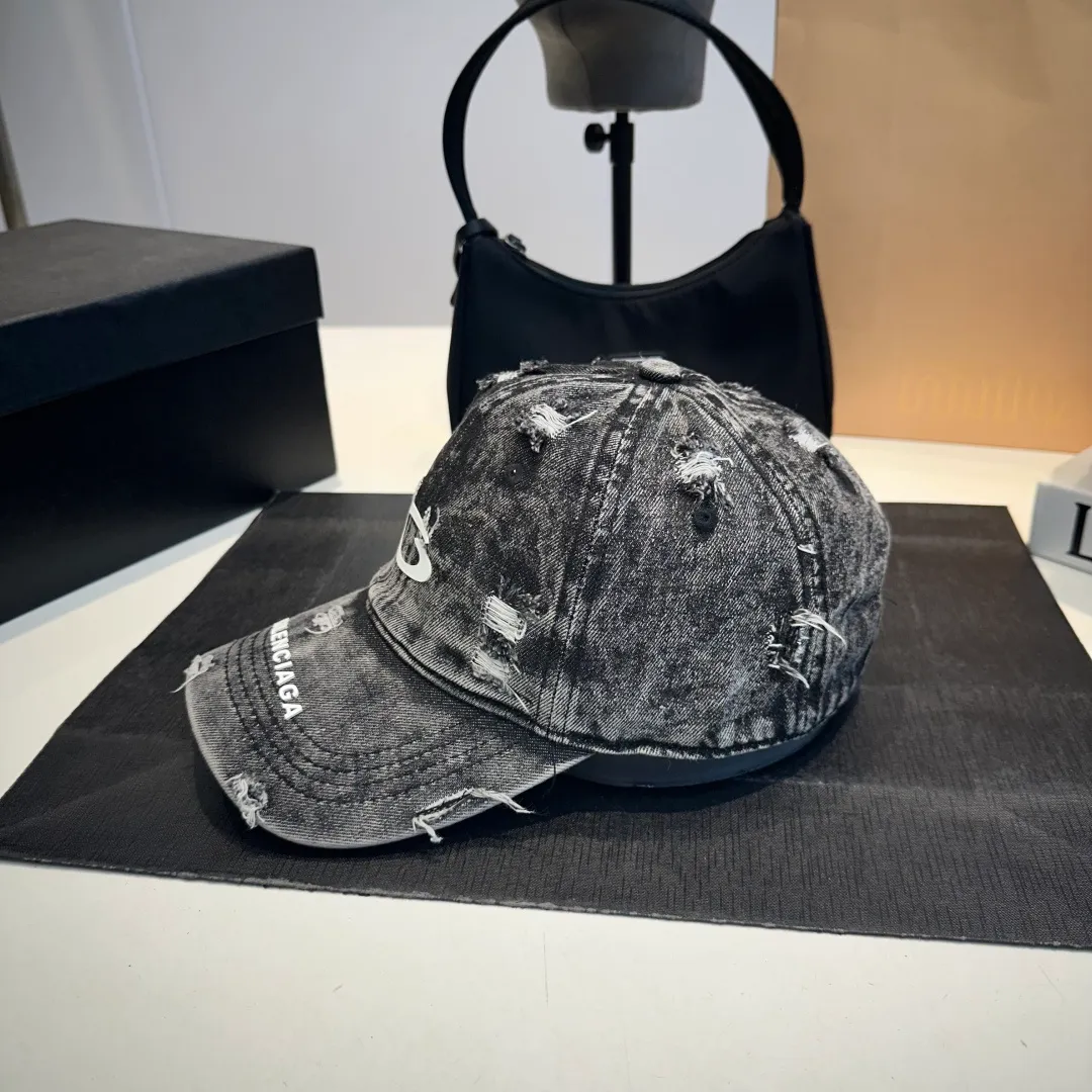 P56 BALENCIAGA Balenciaga's new Korean style distressed hole washed duck cap casual retro fashion versatile street outing travel couple Internet celebrity baseball cap