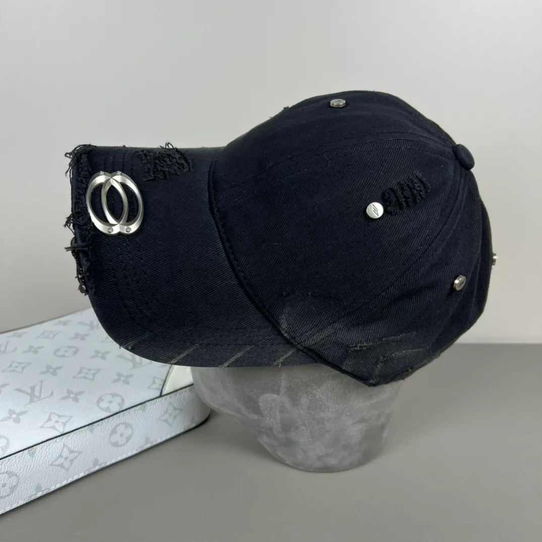 P70 BALENCIAGA new embroidered logo baseball cap, cool colors, different styles for men and women, the first batch will be shipped first! A must-buy for Paris fans!