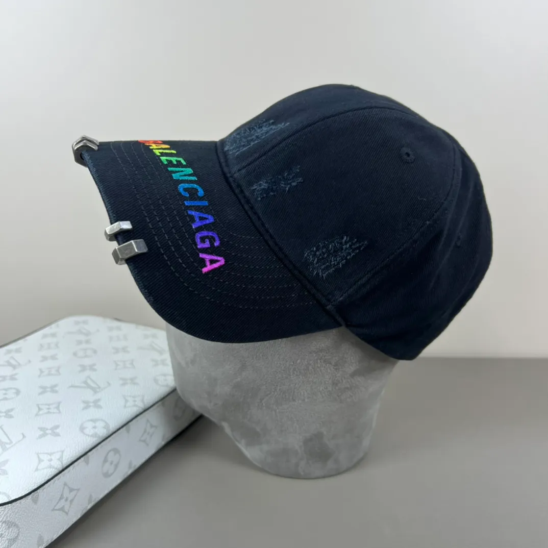 60💰BALENCIAGA Balenciaga’s new logo baseball cap, cool colors, different styles for men and women, the first batch will be shipped first! A must-buy for Paris fans!