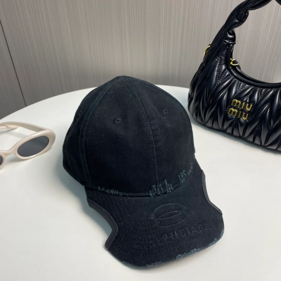 P76💰BALENCIAGA Balenciaga's new embroidered logo baseball cap, cool colors, different styles for men and women, the first batch will be shipped first! A must-buy for Paris fans!