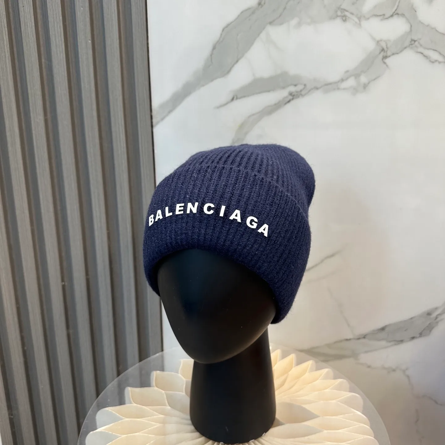 P56 Balenciaga new letter knitted hat! Xiaohongshu’s hottest selling item! Dress well! The same style for men and women, fashionable and popular🌸First-class quality, the best brand to keep warm in autumn and winter, order now, limited edition