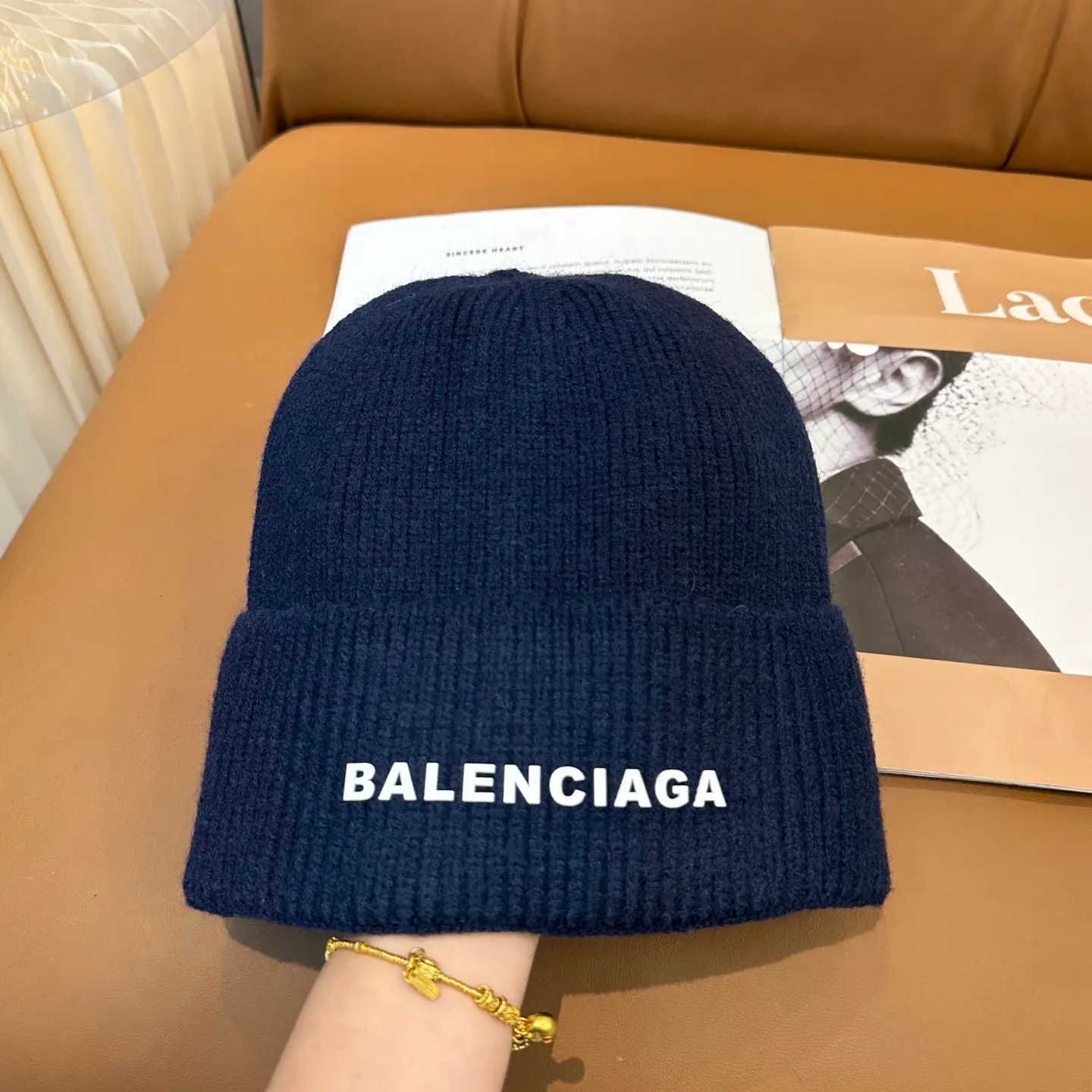 P56 Balenciaga new letter knitted hat! Xiaohongshu’s hottest selling item! Dress well! The same style for men and women, fashionable and popular🌸First-class quality, the best brand to keep warm in autumn and winter, order now, limited edition