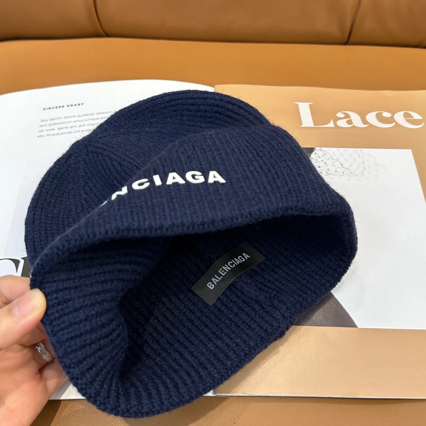 P56 Balenciaga new letter knitted hat! Xiaohongshu’s hottest selling item! Dress well! The same style for men and women, fashionable and popular🌸First-class quality, the best brand to keep warm in autumn and winter, order now, limited edition