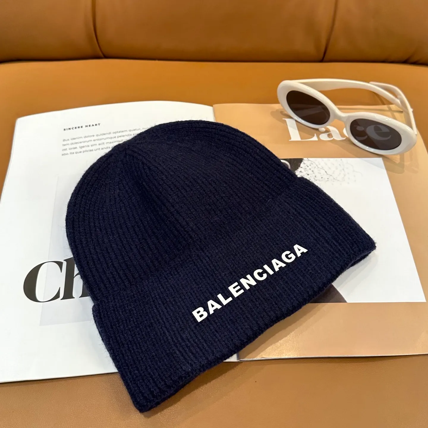 P56 Balenciaga new letter knitted hat! Xiaohongshu’s hottest selling item! Dress well! The same style for men and women, fashionable and popular🌸First-class quality, the best brand to keep warm in autumn and winter, order now, limited edition