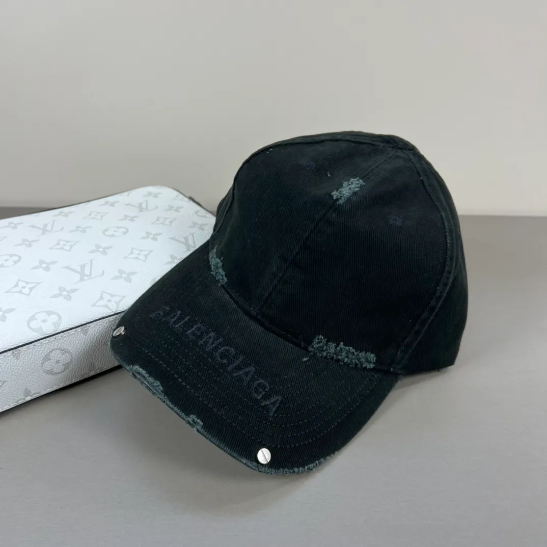 P60 Balenclaga official website new product Balenciaga new baseball cap ready for delivery in seconds🧢Simple, fashionable, super invincible and beautiful hat! Couple style! The advantages of the original product compared to other hats,