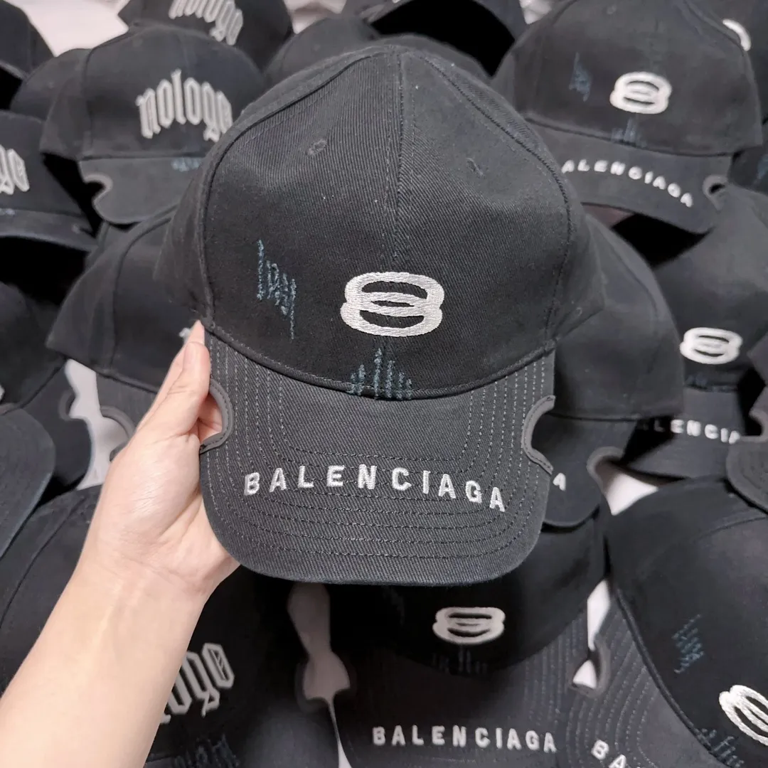 The hottest Balenciaga high version baseball cap