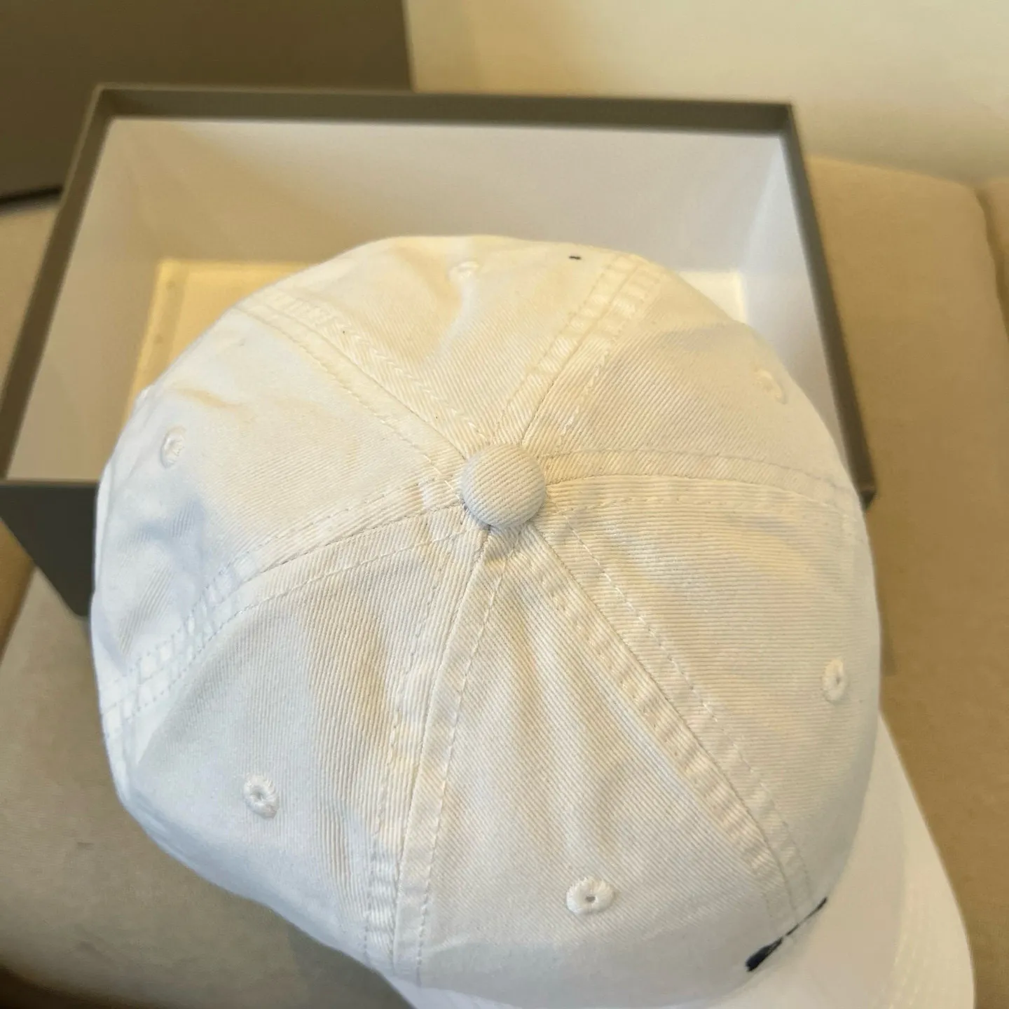 P60 BALENCIAGA new logo baseball cap, cool colors, different styles for men and women, the first batch will be shipped first! A must-buy for Paris fans!