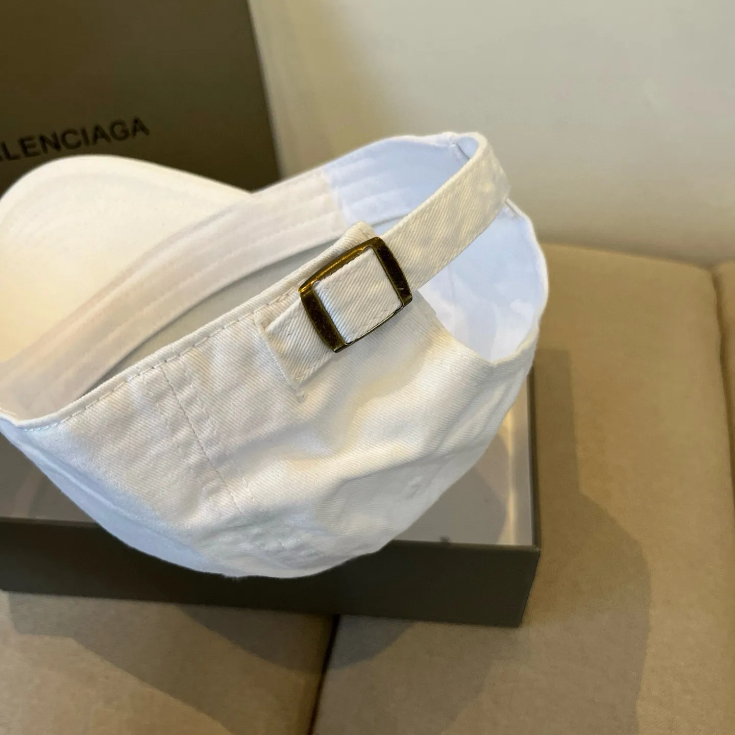 P60 BALENCIAGA new logo baseball cap, cool colors, different styles for men and women, the first batch will be shipped first! A must-buy for Paris fans!