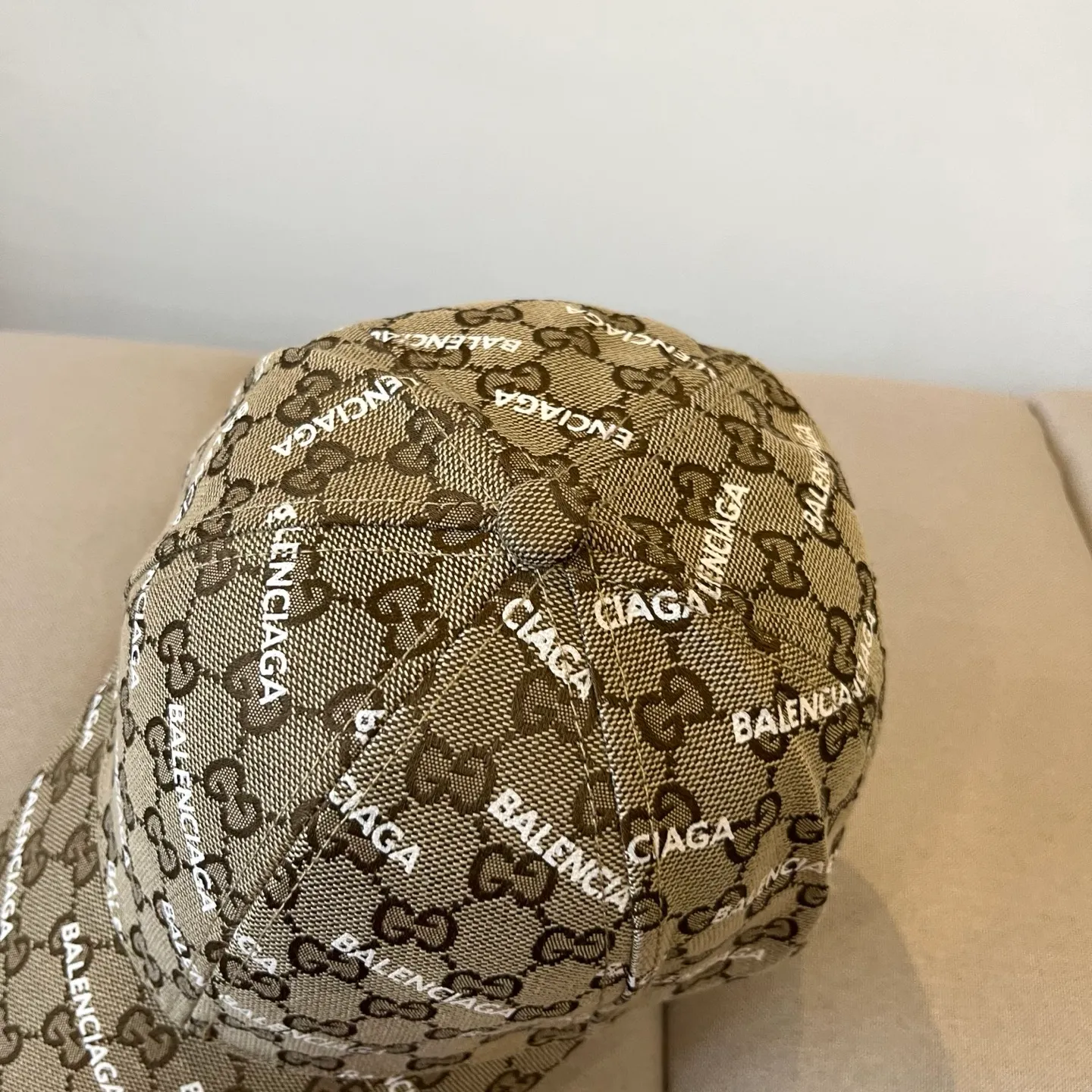 P56 BALENCIAGA new logo baseball cap, cool colors, different styles for men and women, the first batch will be shipped first! A must-buy for Paris fans!