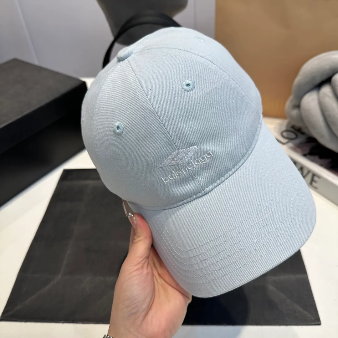 P60 Balenciaga Balenciaga's new baseball cap, personalized and old yuppie style, has a strong sense of design and is a must-have for fashionistas