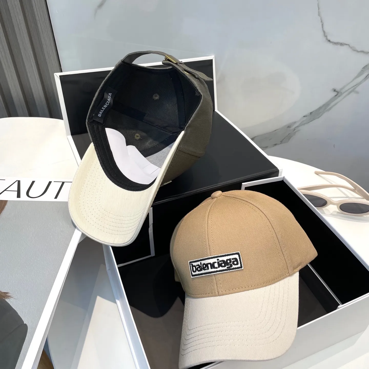 P60 BALENCIAGA 🆕Spring style new personalized baseball cap, high quality and excellent breathability, suitable for all seasons, high-value fashion item! Same style for men and women