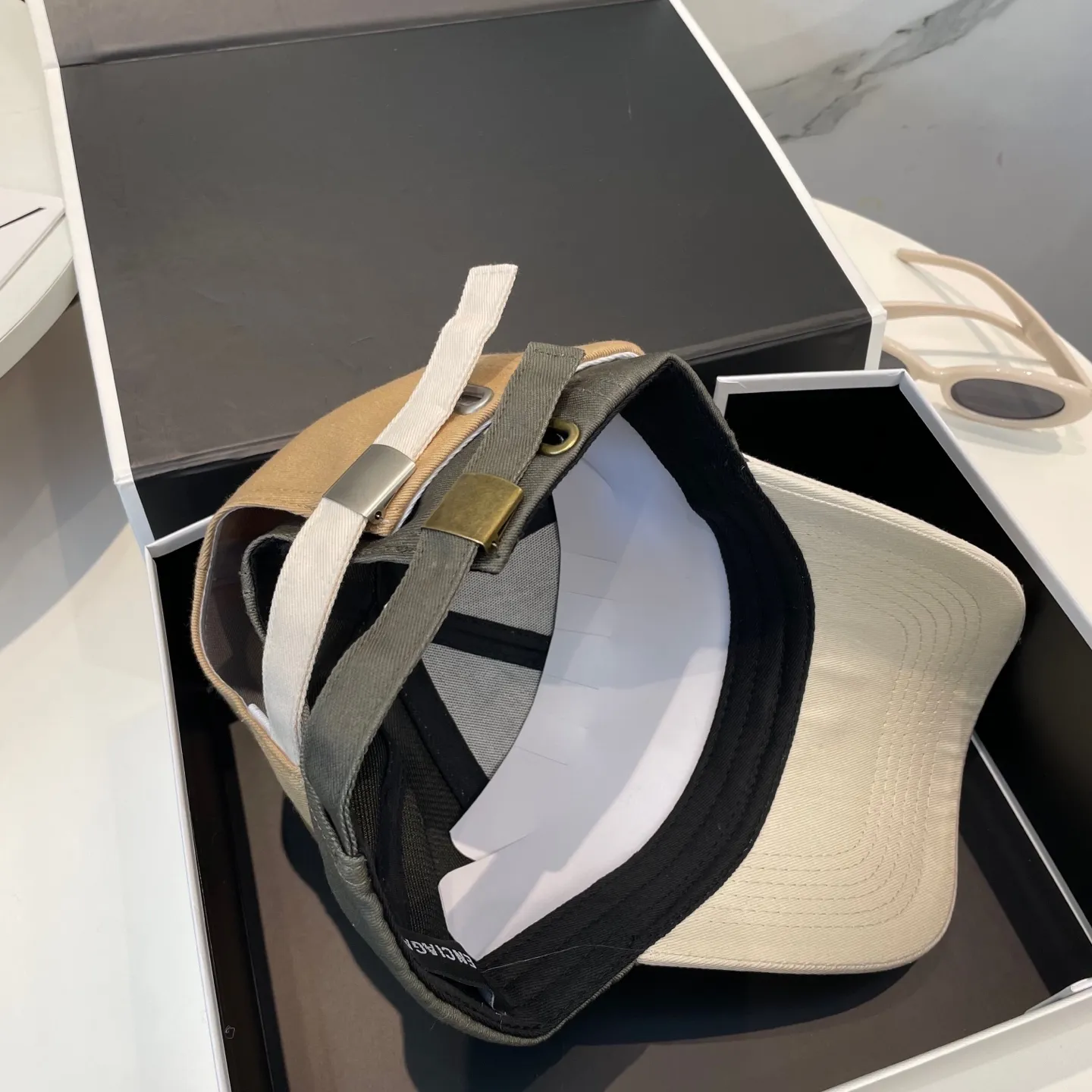 P60 BALENCIAGA 🆕Spring style new personalized baseball cap, high quality and excellent breathability, suitable for all seasons, high-value fashion item! Same style for men and women