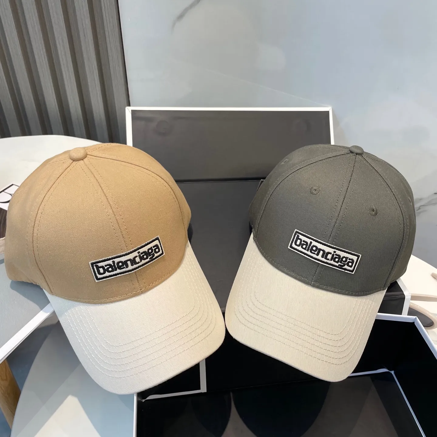 P60 BALENCIAGA 🆕Spring style new personalized baseball cap, high quality and excellent breathability, suitable for all seasons, high-value fashion item! Same style for men and women