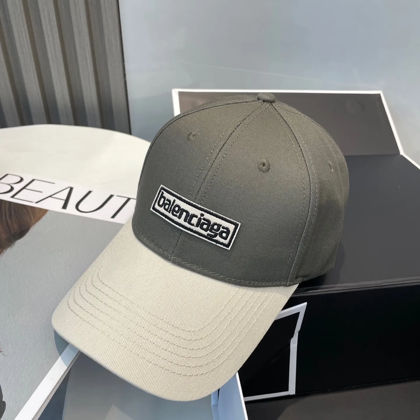 P60 BALENCIAGA 🆕Spring style new personalized baseball cap, high quality and excellent breathability, suitable for all seasons, high-value fashion item! Same style for men and women